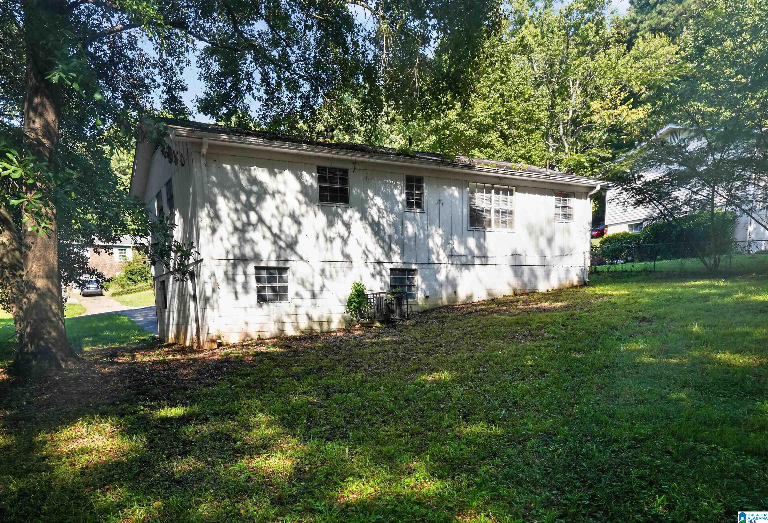 Photo 3 of Single family home for sale at 2221 Cynthia Dr, Birmingham, AL 35215 | MLS# 21462631 | Listing updated on 2026-09-03