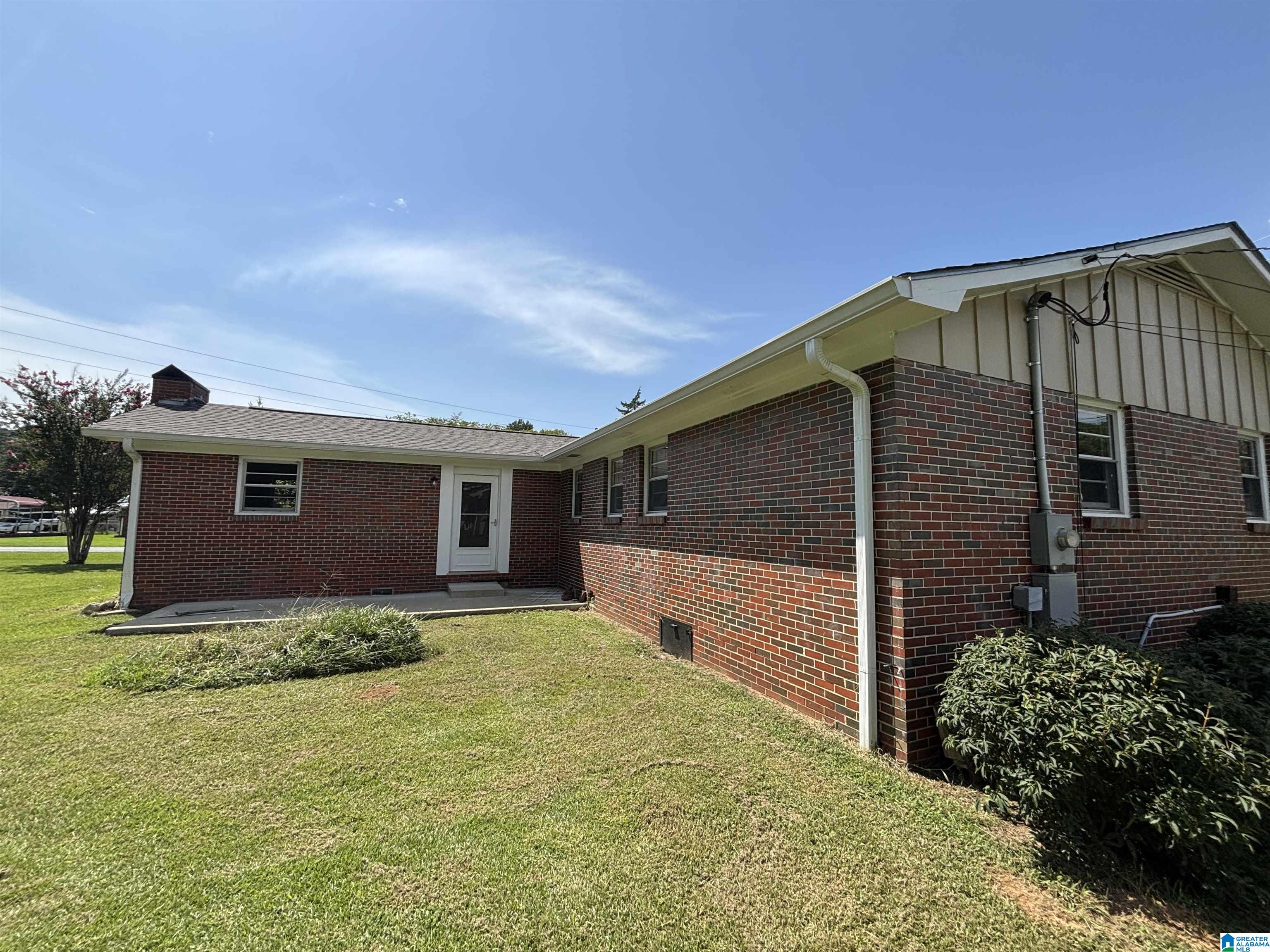 Photo 3 of Single family home for sale at 220 Patricia Rd, Anniston, AL 36206 | MLS# 21462654 | Listing updated on 2026-08-20