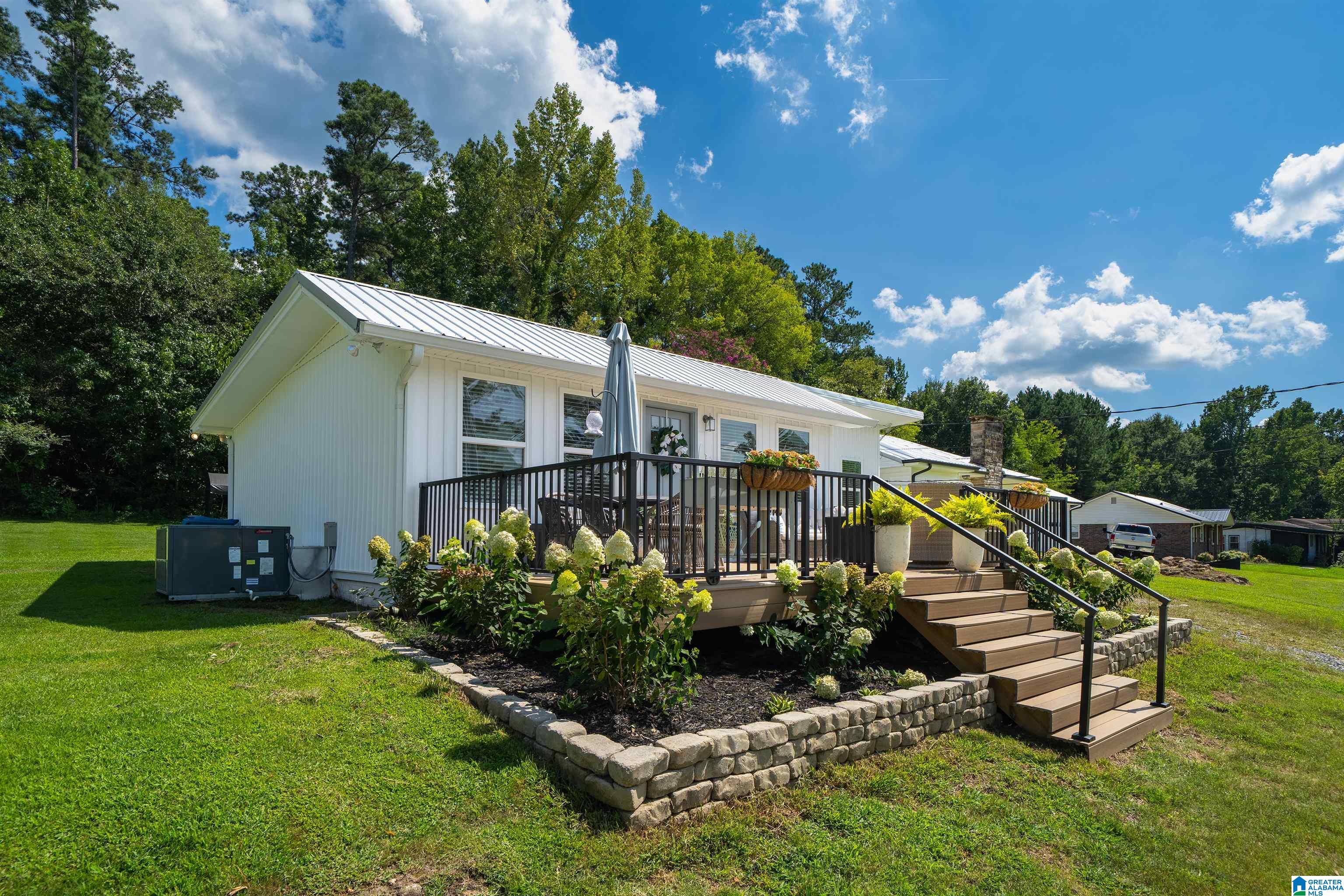 2nd image of 611 Lakeshore Dr, Oneonta, AL 35121 | MLS# 21462753