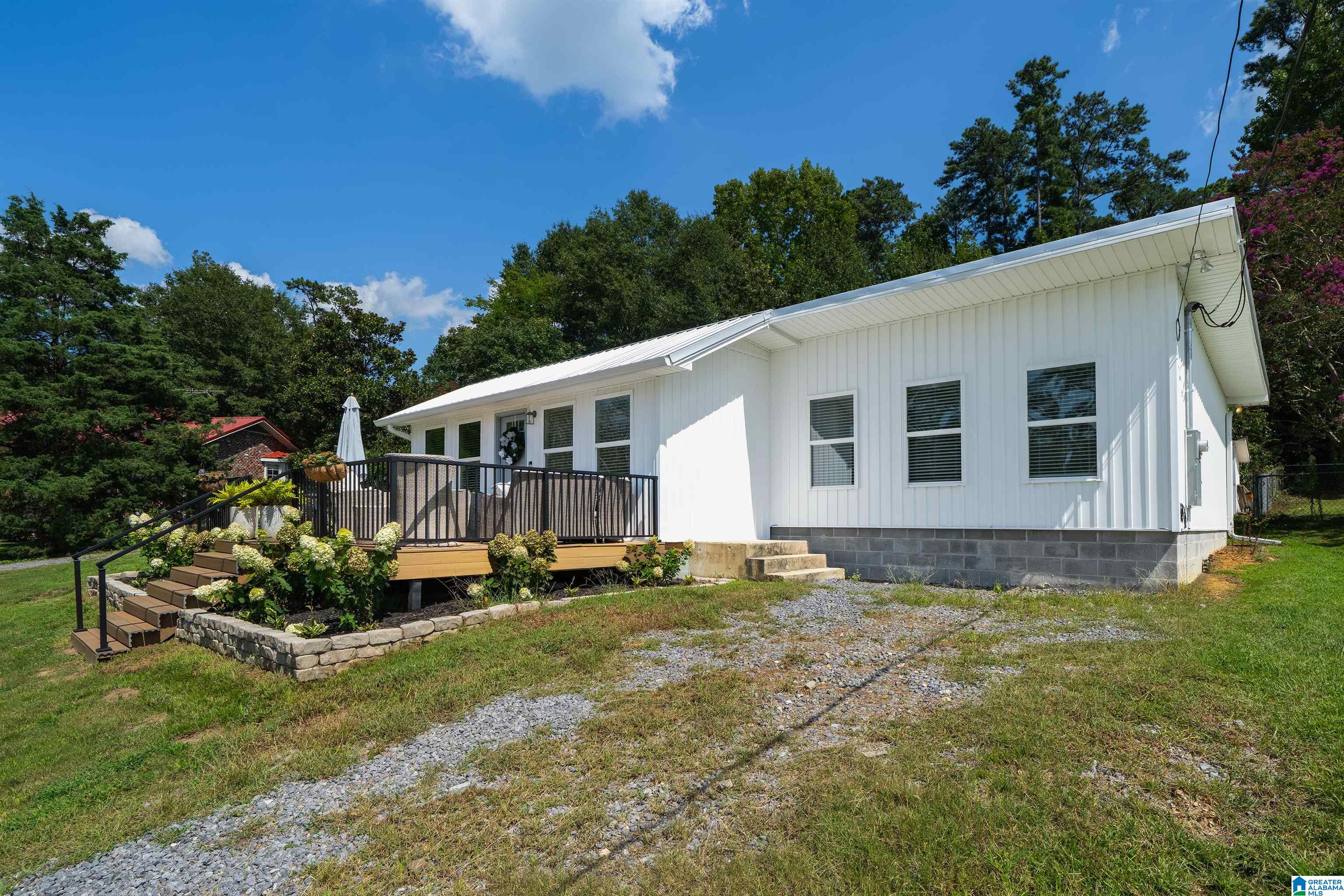 3rd image of 611 Lakeshore Dr, Oneonta, AL 35121 | MLS# 21462753