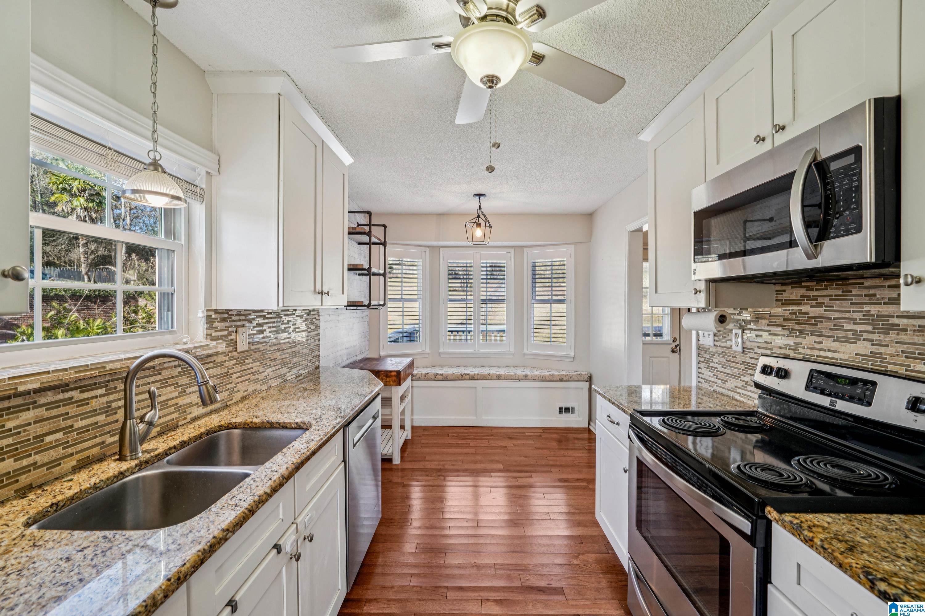Photo 3 of Single family home for sale at 200 Butternut Ln, Trussville, AL 35173 | MLS# 21462757 | Listing updated on 2026-08-21