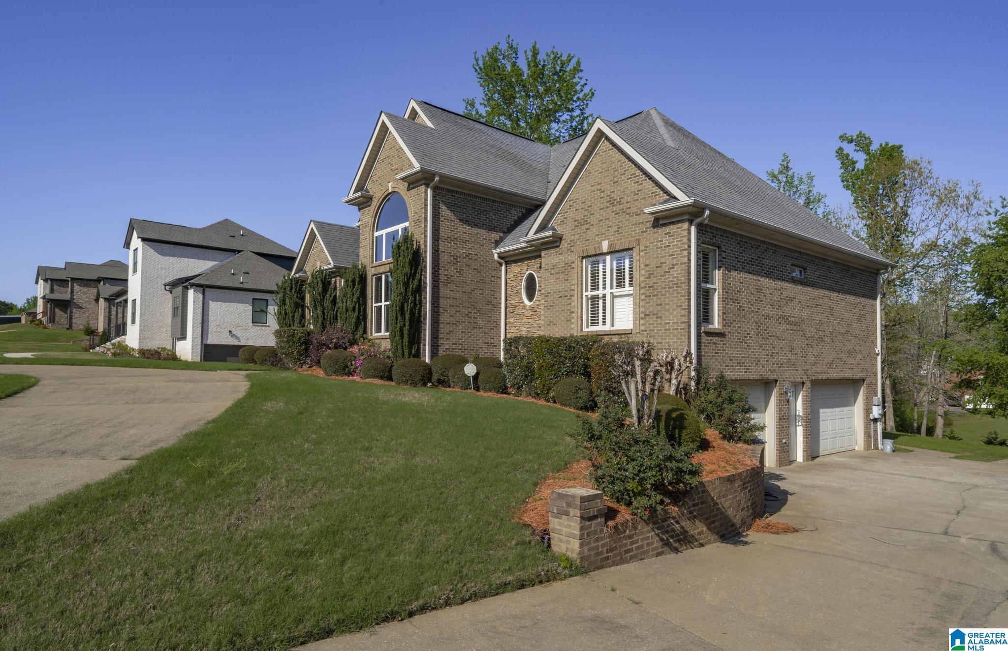 Photo 3 of Sale Pending at 5683 Victoria Dr, Hueytown, AL 35023 | MLS# 21462952 | Listing updated on 2026-09-02