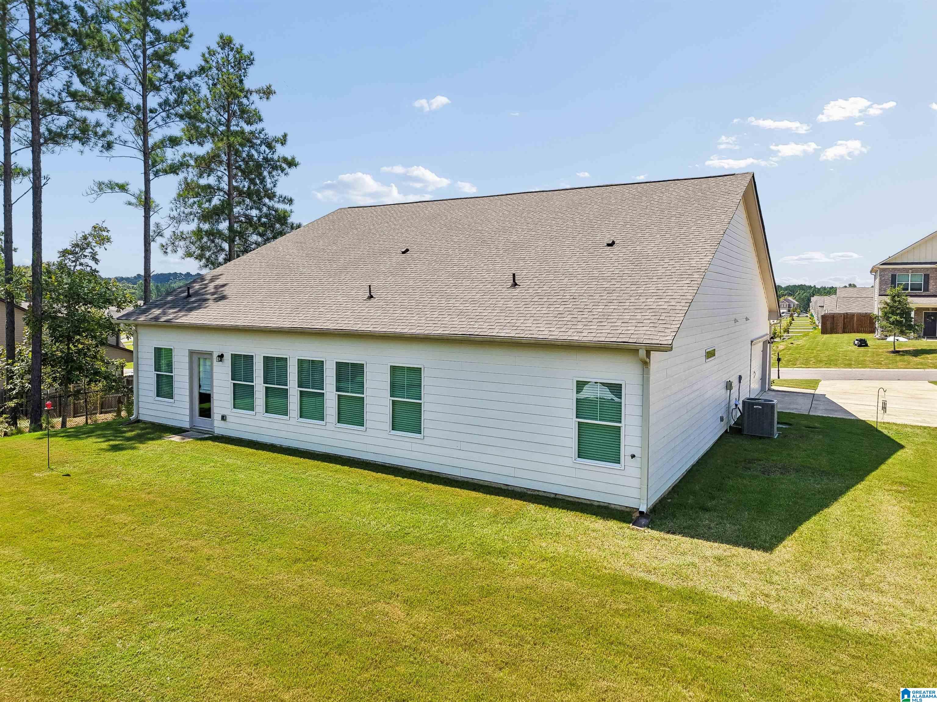 Photo 3 of Sale Pending at 680 Ridgefield Dr, Odenville, AL 35120 | MLS# 21462996 | Listing updated on 2026-09-13