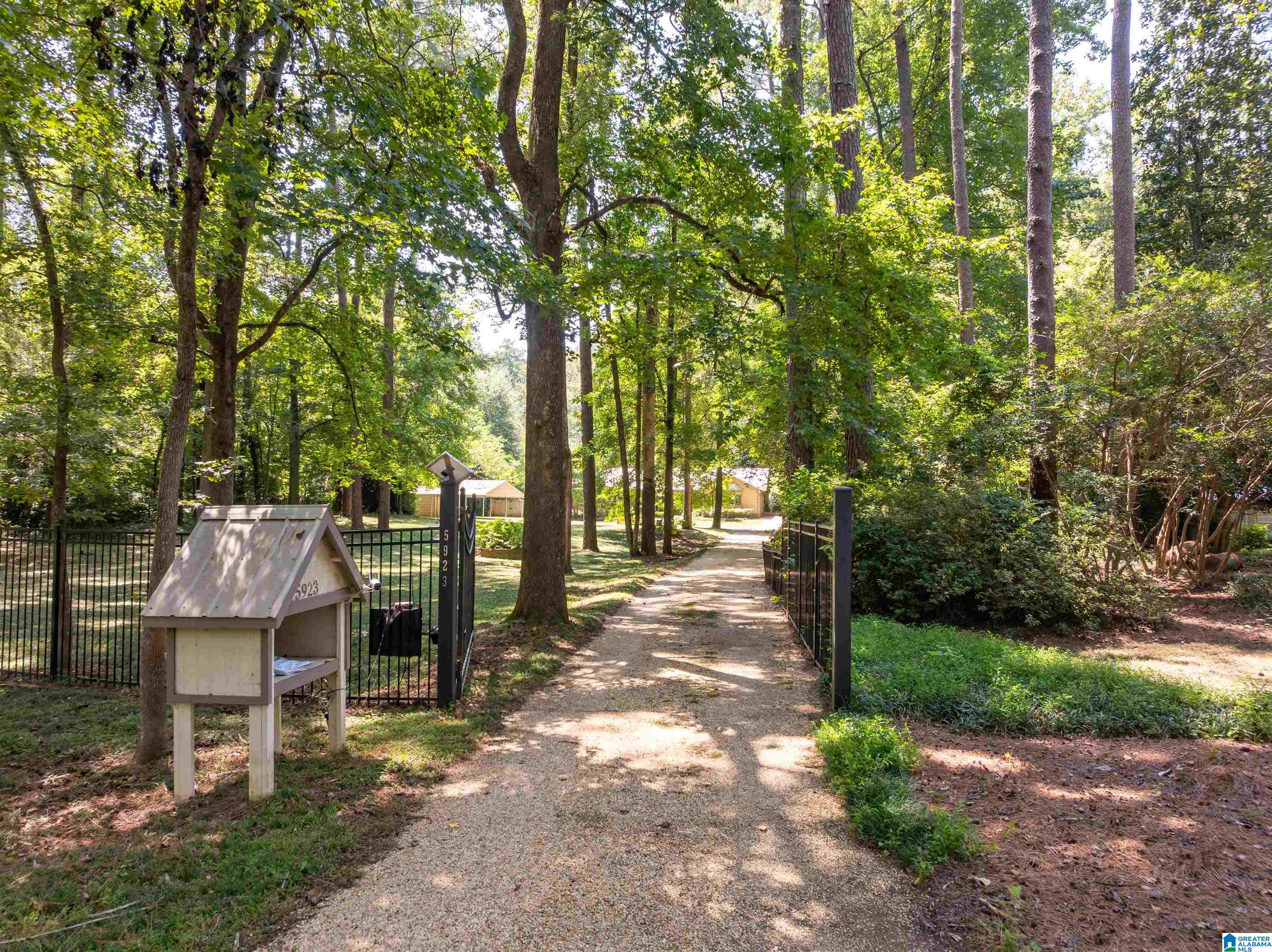 3rd image of 5923 Riverview Dr, Irondale, AL 35210 | MLS# 21462999