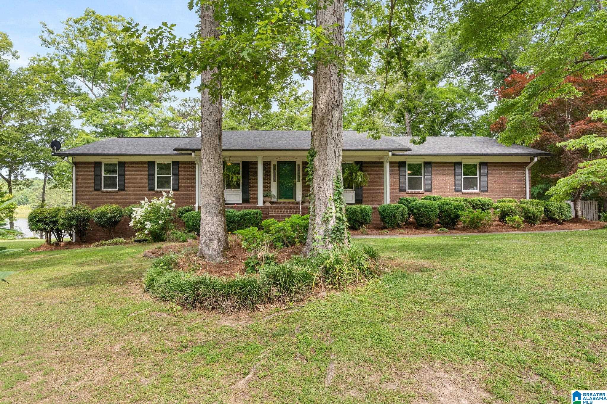 Single family home for sale at 10 Seddon Point, PELL CITY, AL 35128 | MLS# 21463008