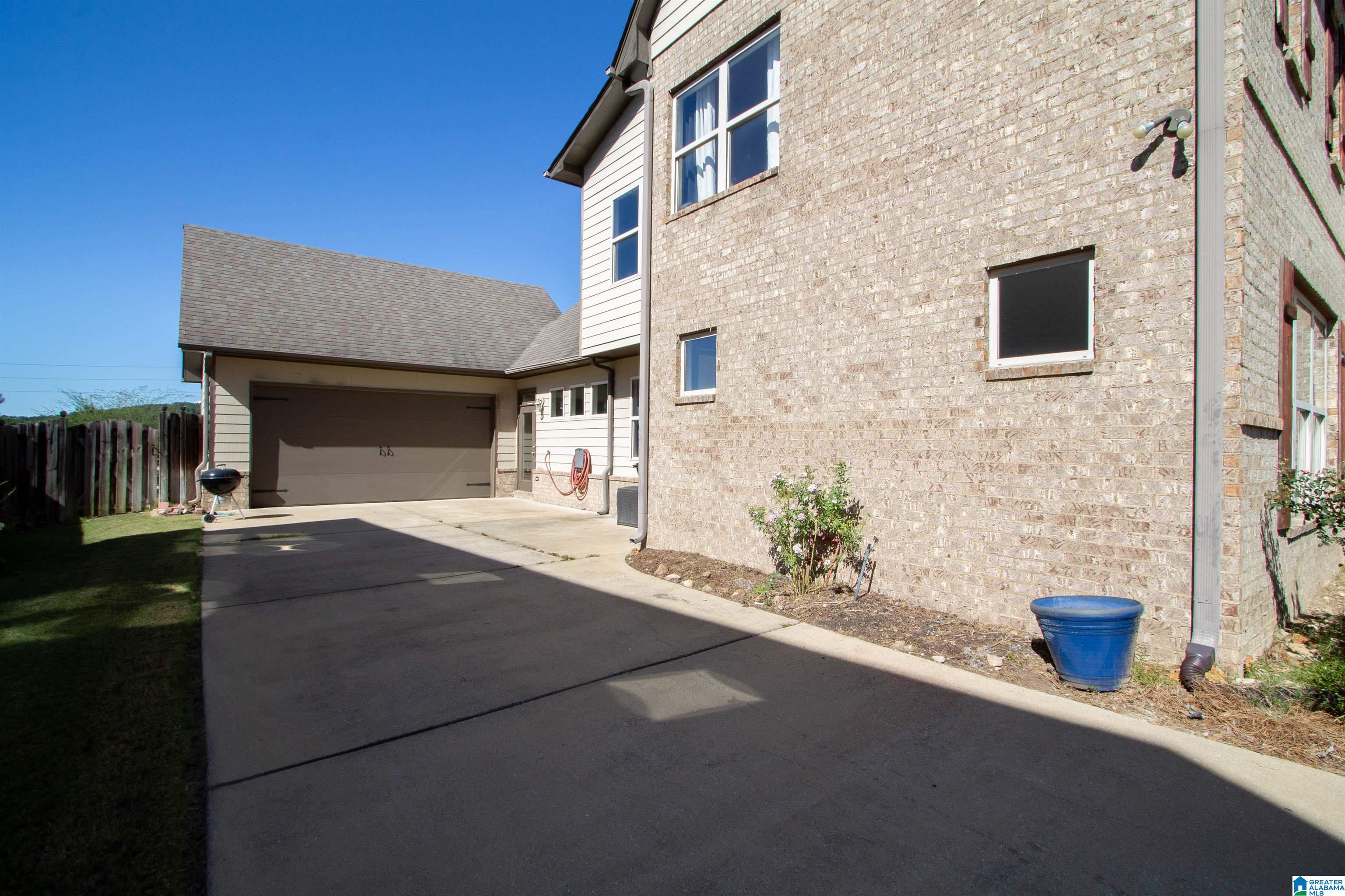 Photo 2 of Single family home for sale at 1056 Evan Circle, Chelsea, AL 35043 | MLS# 21463020 | Listing updated on 2026-10-20