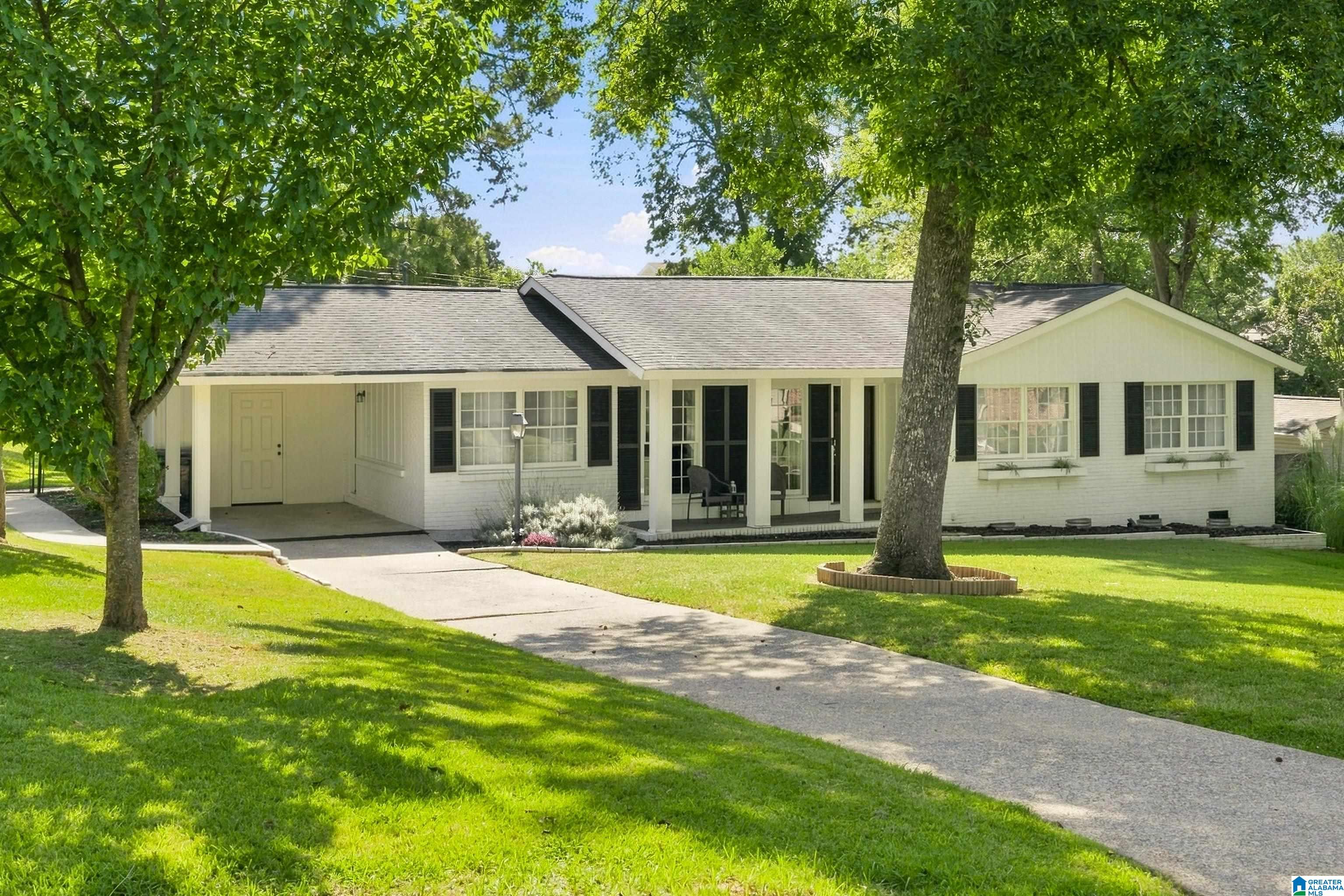 2nd image of 2533 Yorkmont Dr, Vestavia Hills, AL 35226 | MLS# 21463029