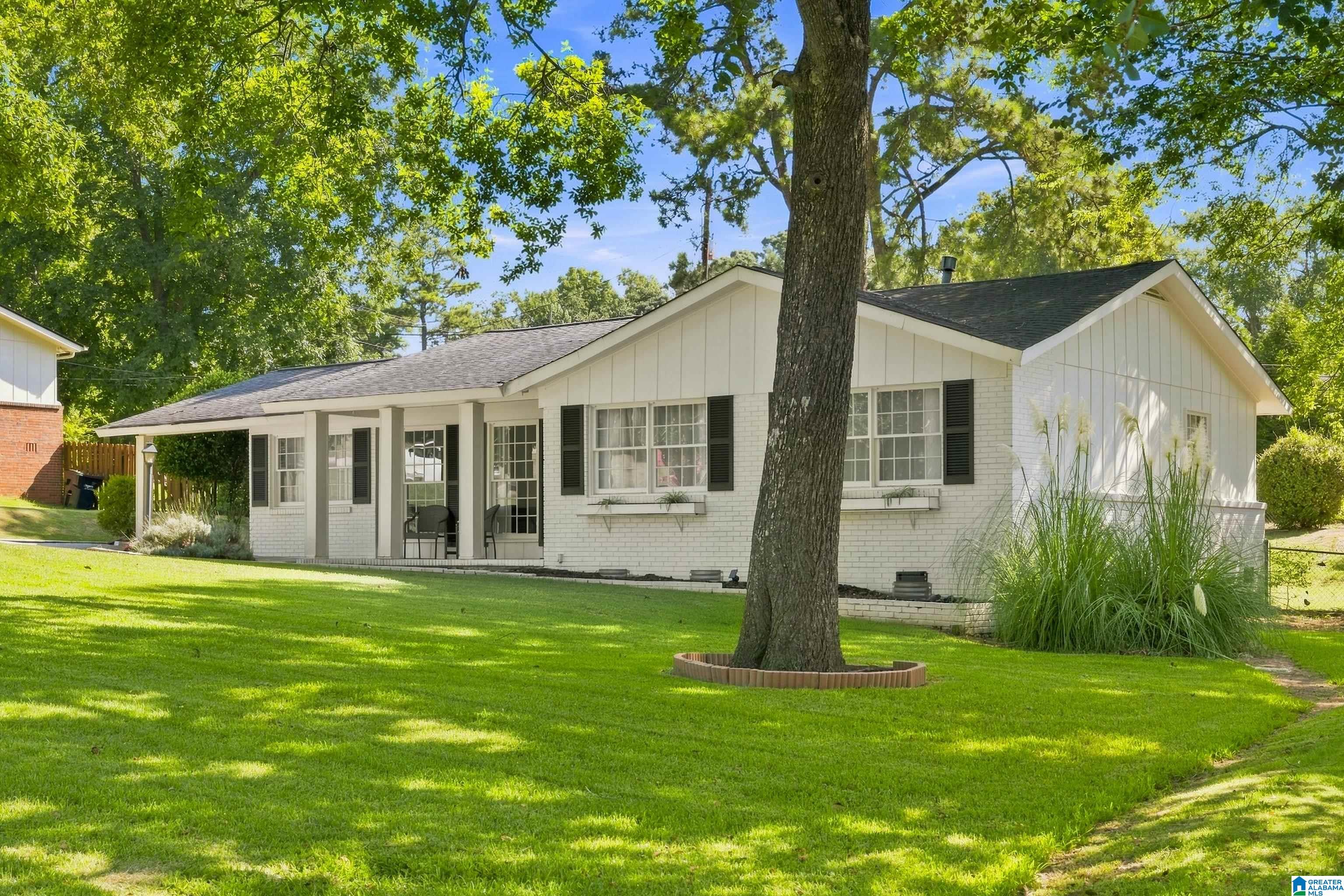 3rd image of 2533 Yorkmont Dr, Vestavia Hills, AL 35226 | MLS# 21463029