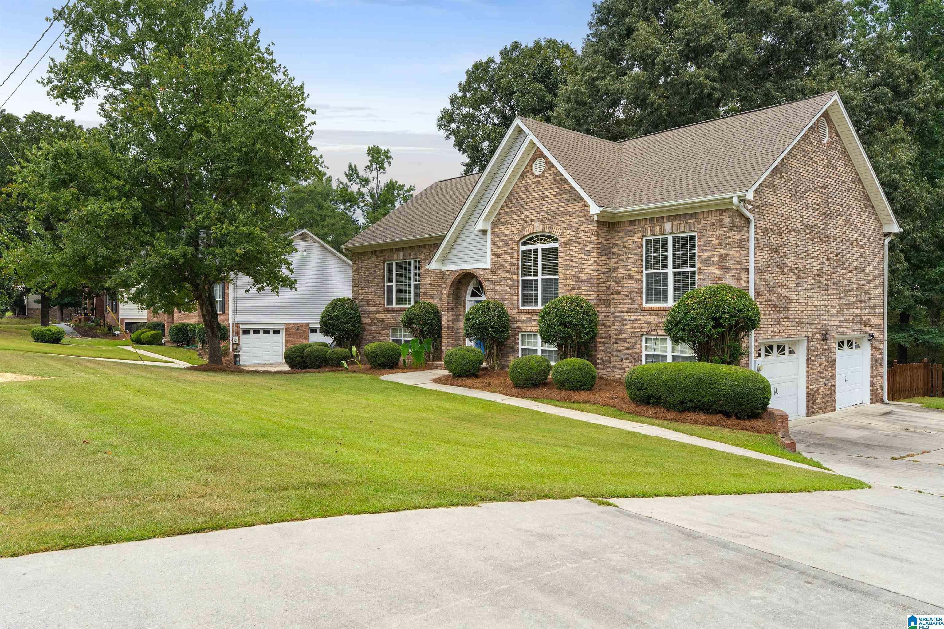Photo 3 of Sale Pending at 429 Milgray Lane, Calera, AL 35040 | MLS# 21463041 | Listing updated on 2026-09-07