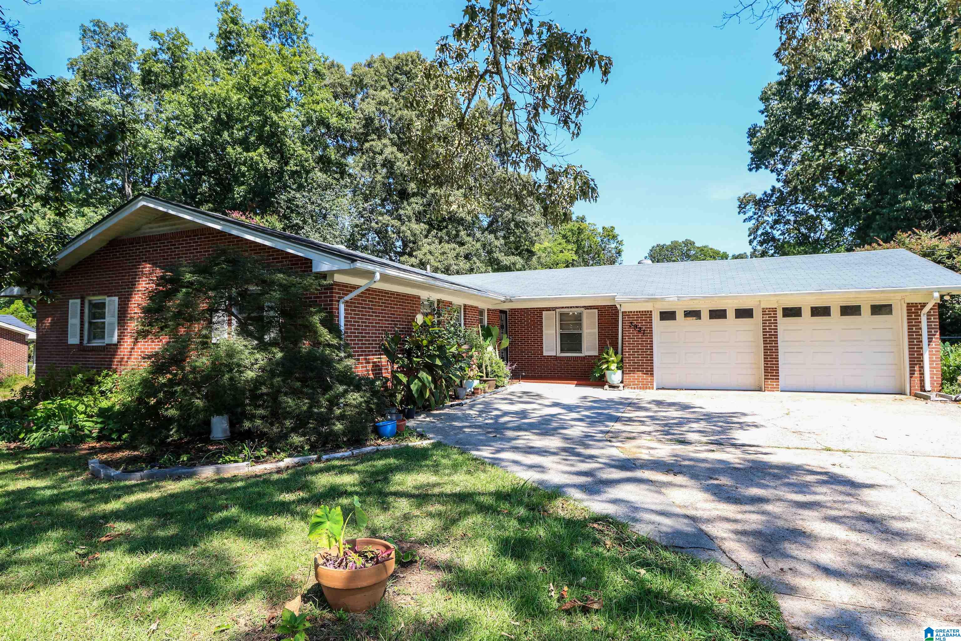 1st image of 3921 Morris Dr, Anniston, AL 36207 | MLS# 21463056