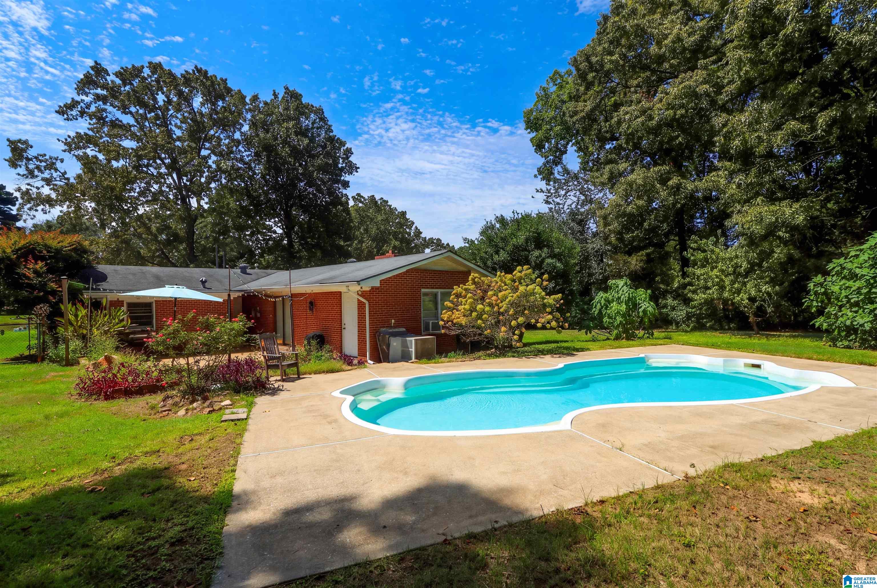 Photo 3 of Sale Pending at 3921 Morris Dr, Anniston, AL 36207 | MLS# 21463056 | Listing updated on 2026-09-25
