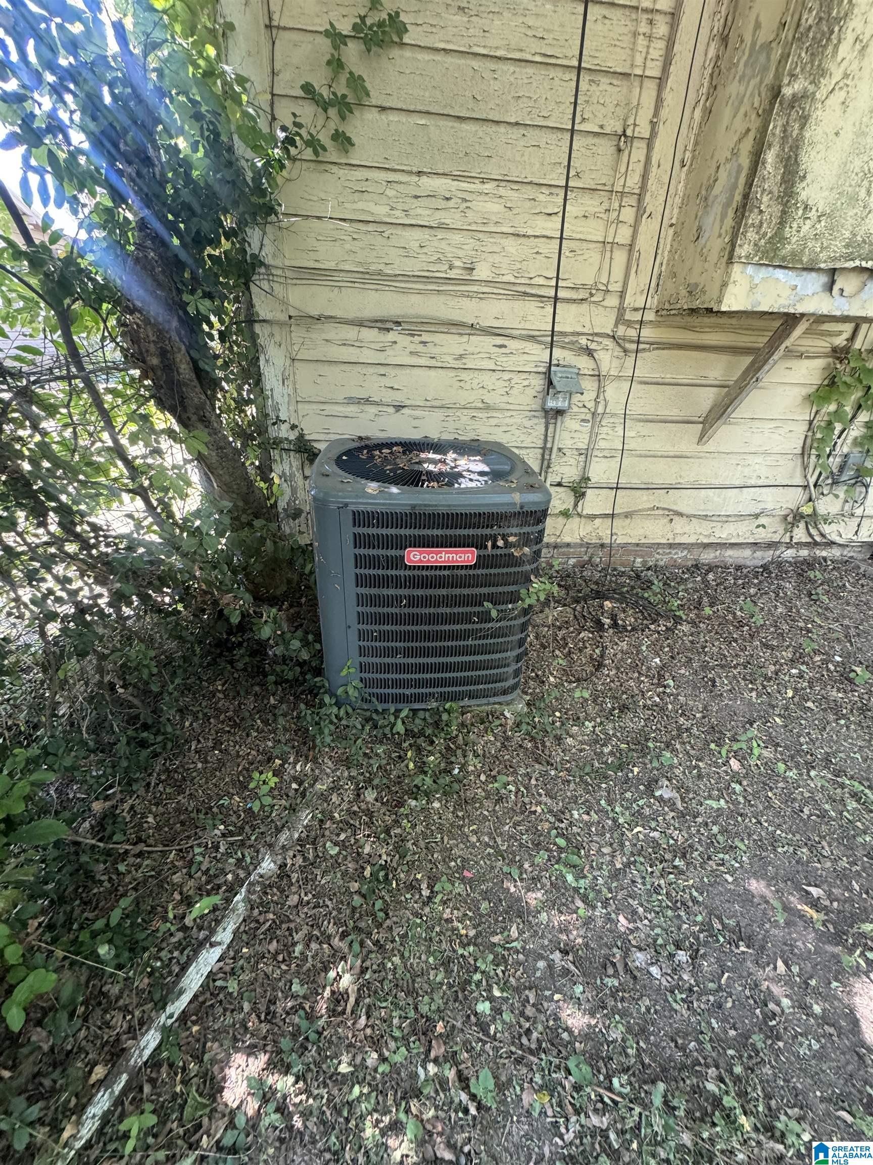 Photo 3 of Single family home for sale at 1808 Princeton Court Sw, Birmingham, AL 35211 | MLS# 21463154 | Listing updated on 2026-08-26