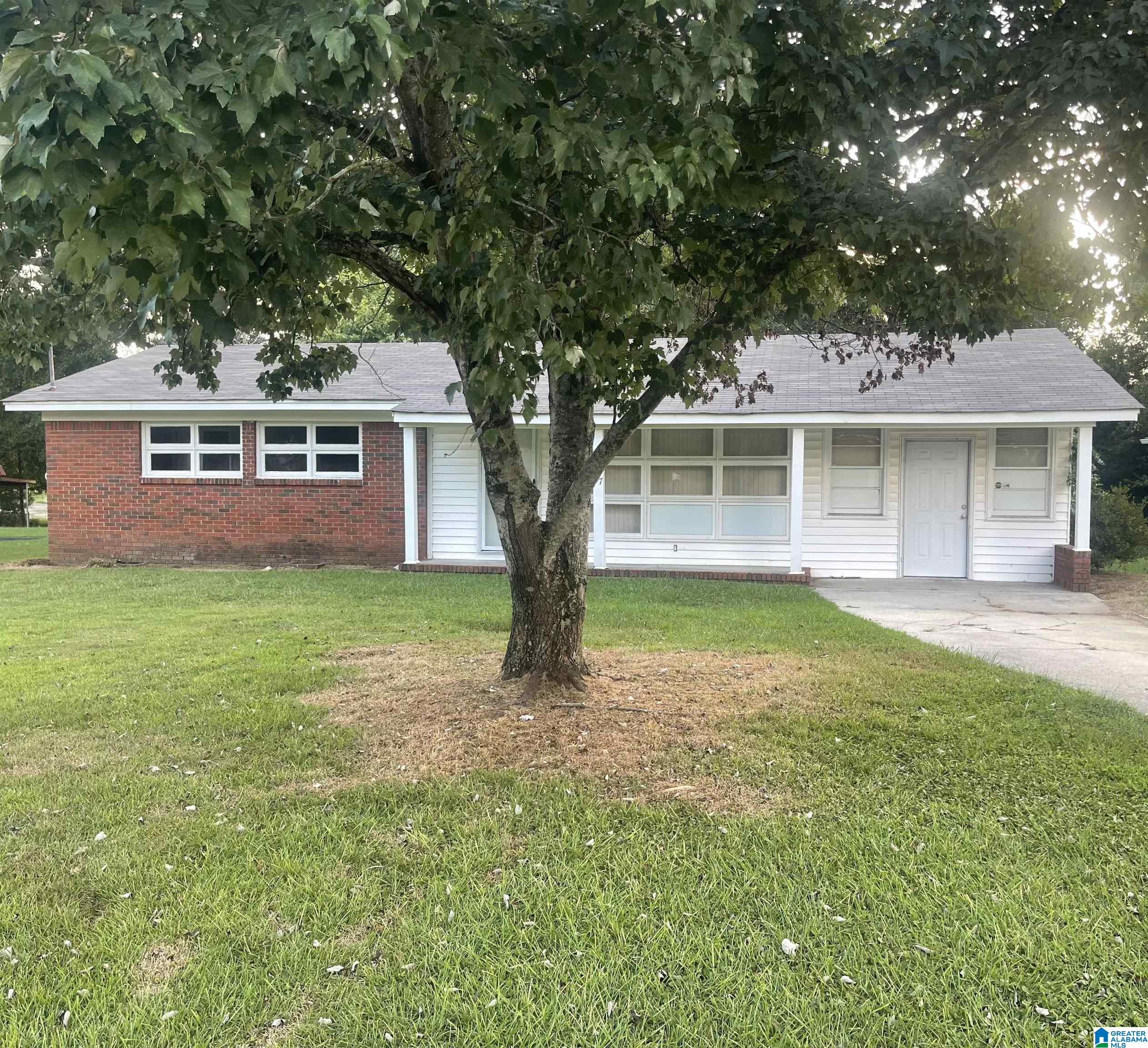 1st image of 807 3rd Street, Clanton, AL 35045 | MLS# 21463173