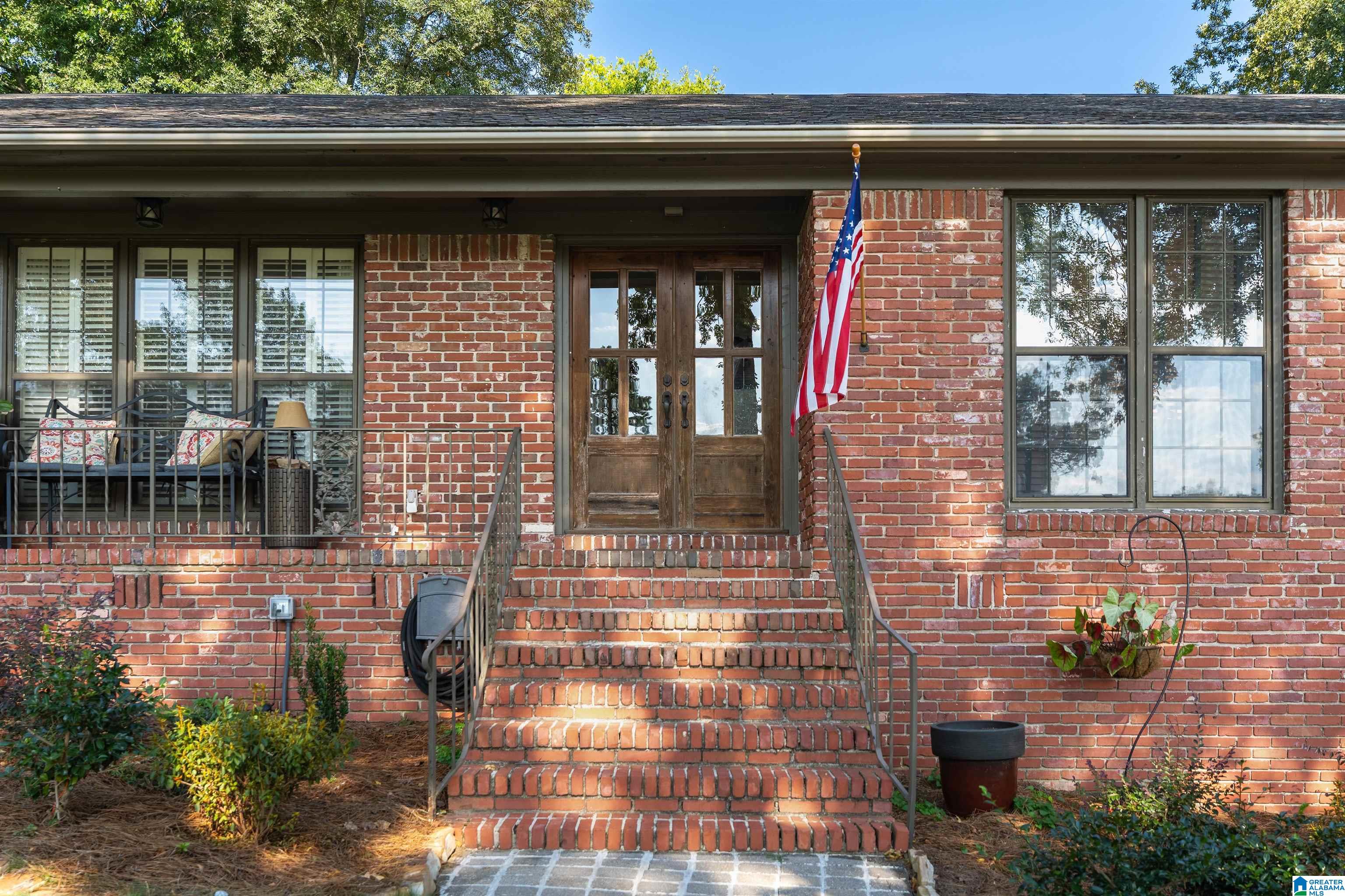 5th image of 909 Granbury Road, Vestavia Hills, AL 35216 | MLS# 21463179