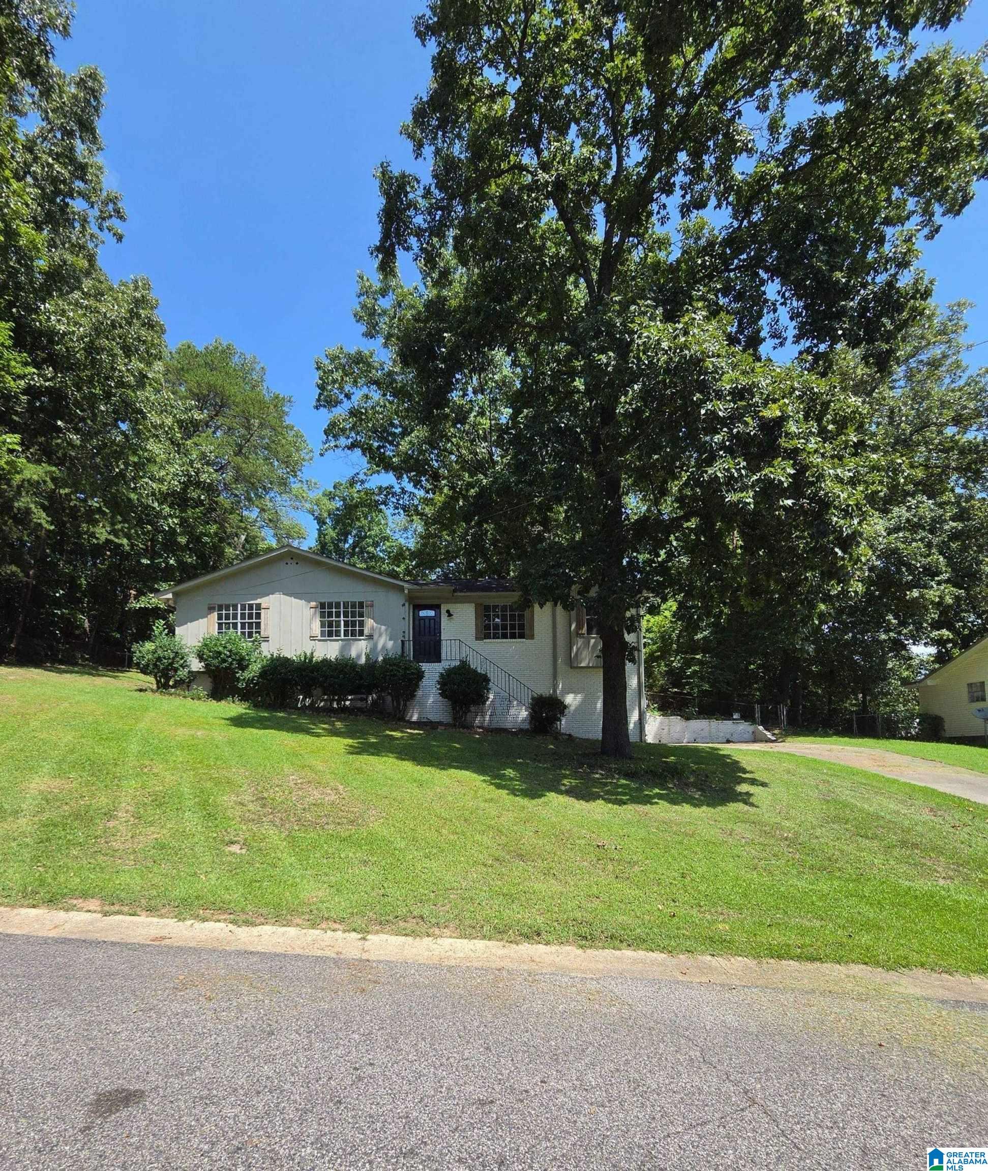 image of 300 Kimbo Dr, Center Point, AL 35215 | MLS# 21463207