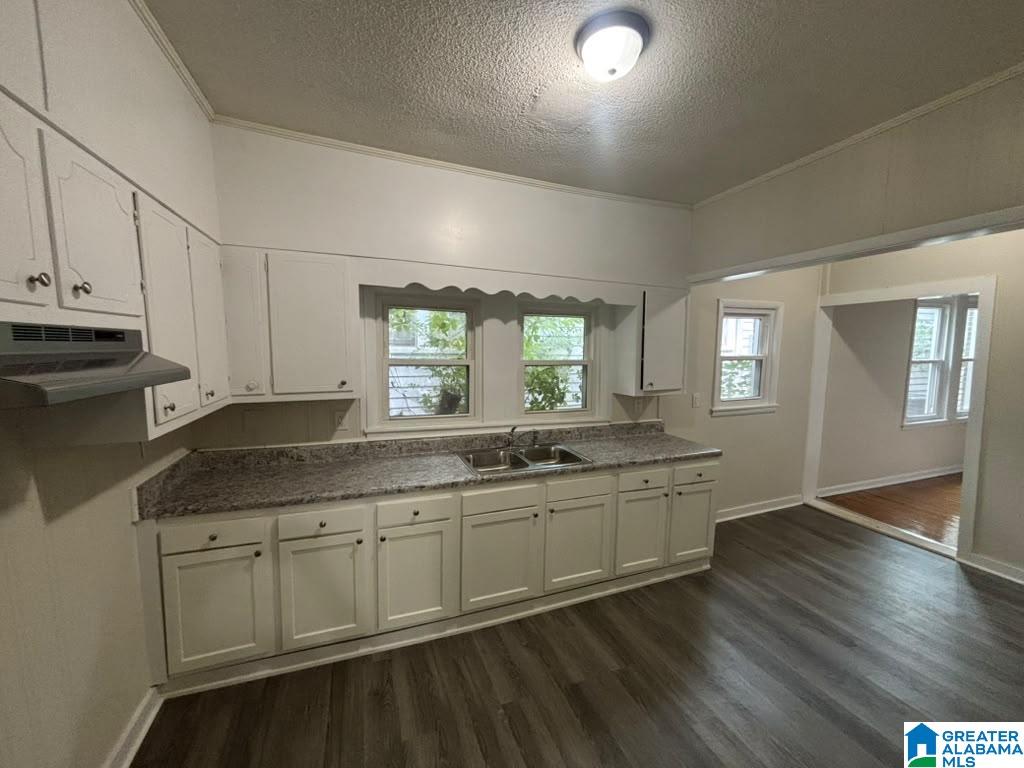Photo 2 of Single family home for sale at 914 18th Way Sw, Birmingham, AL 35211 | MLS# 21463237 | Listing updated on 2026-08-27