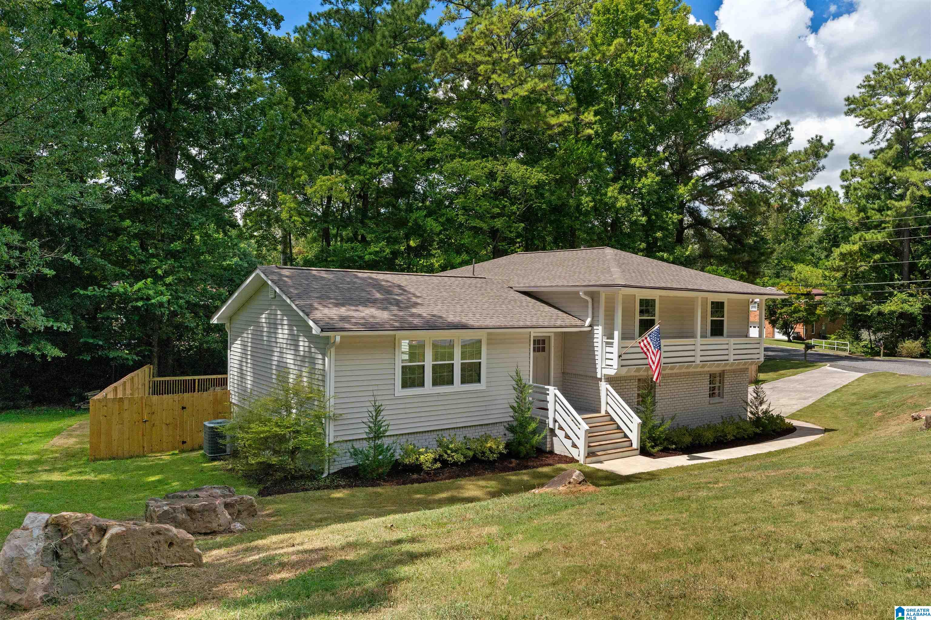 Photo 2 of Sale Pending at 2295 Woodcreek Dr, Hoover, AL 35226 | MLS# 21463245 | Listing updated on 2026-09-05