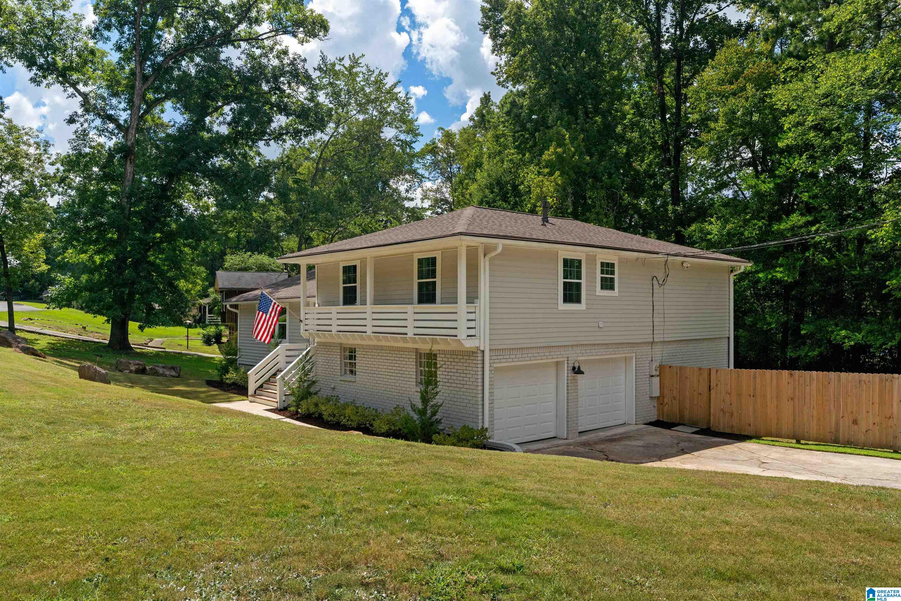 Photo 3 of Sale Pending at 2295 Woodcreek Dr, Hoover, AL 35226 | MLS# 21463245 | Listing updated on 2026-09-05