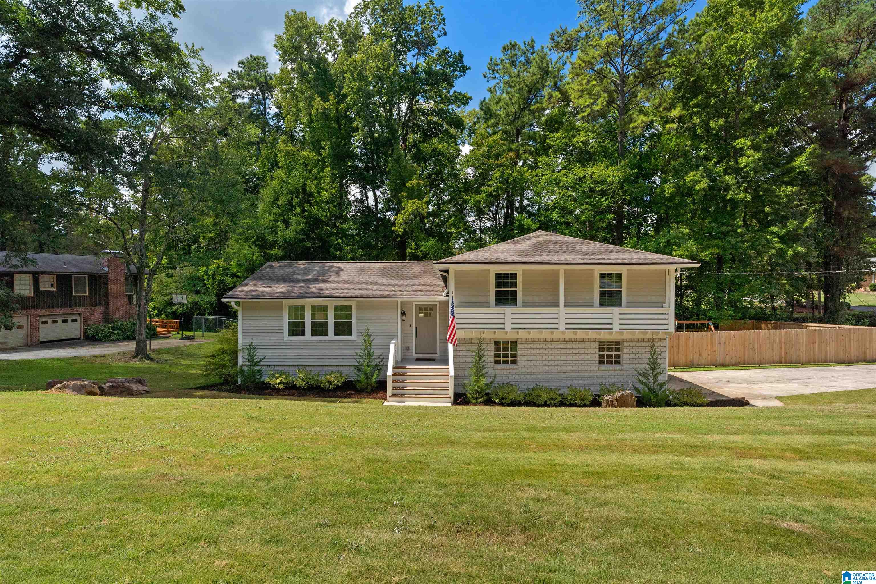 Photo 3 of Sale Pending at 2295 Woodcreek Dr, Hoover, AL 35226 | MLS# 21463245 | Listing updated on 2026-09-05