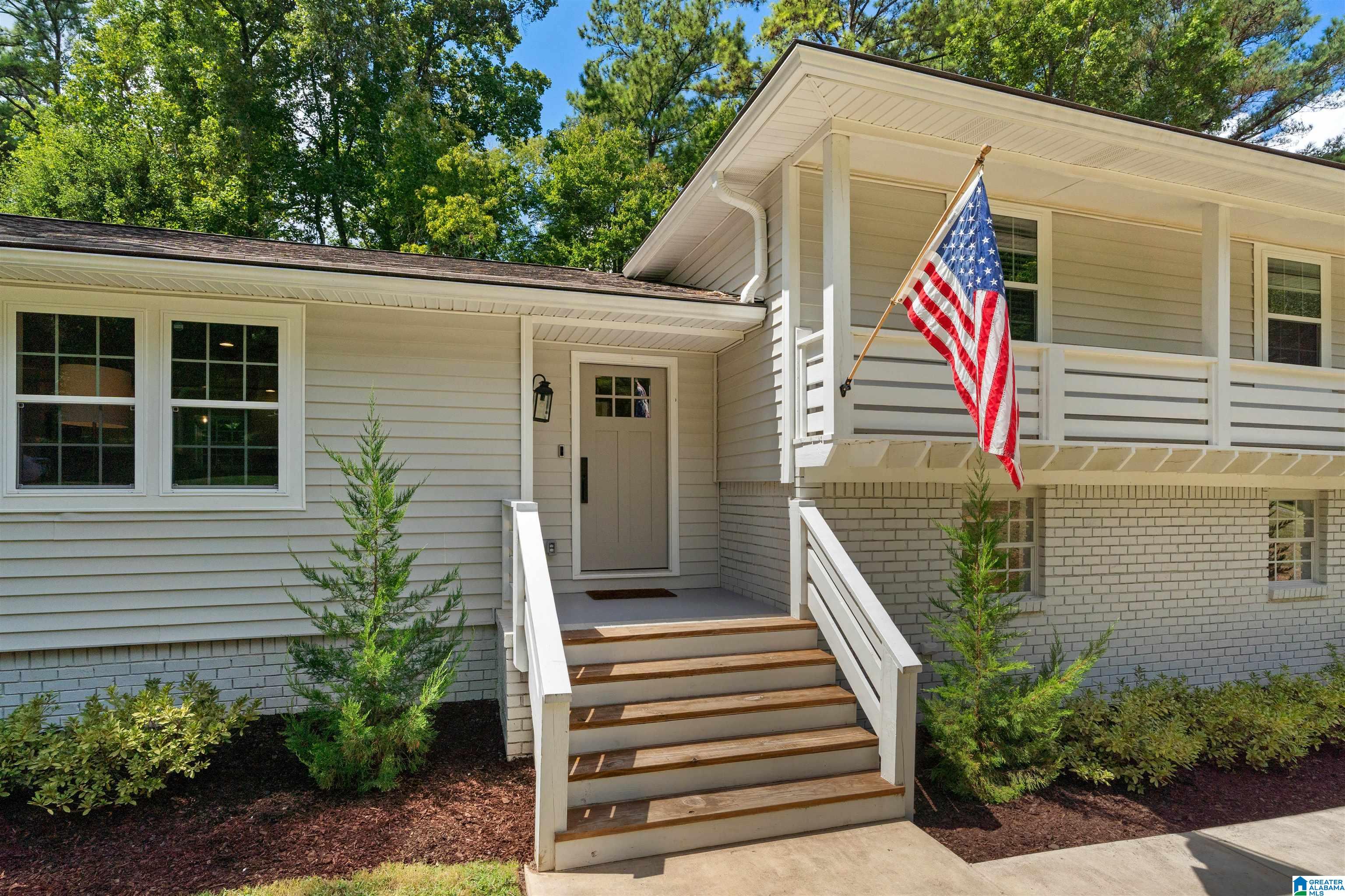 Photo 4 of Sale Pending at 2295 Woodcreek Dr, Hoover, AL 35226 | MLS# 21463245 | Listing updated on 2026-09-05