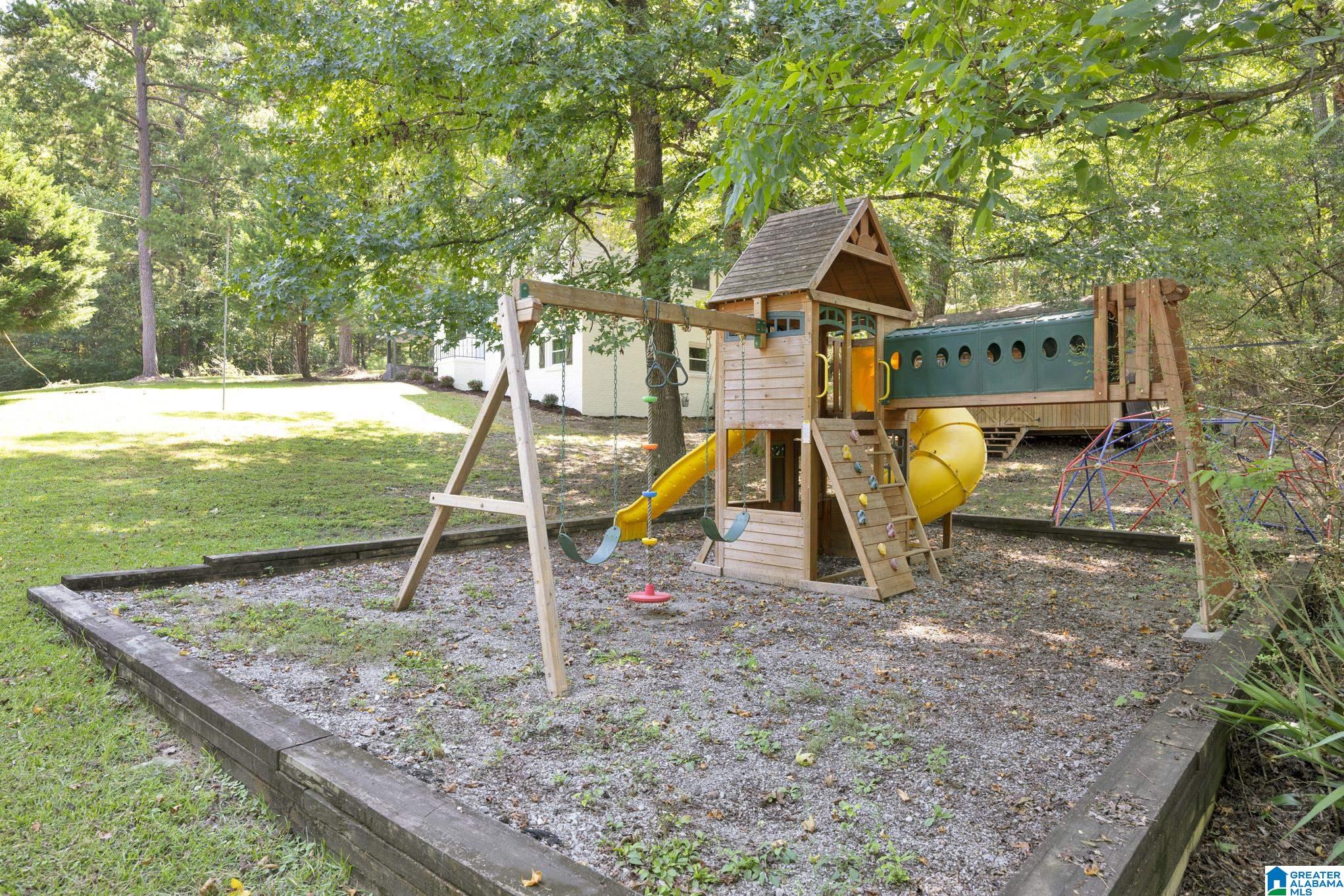 Photo 3 of Single family home for sale at 2236 Lisa Ann Dr Se, Leeds, AL 35094 | MLS# 21463263 | Listing updated on 2026-09-08