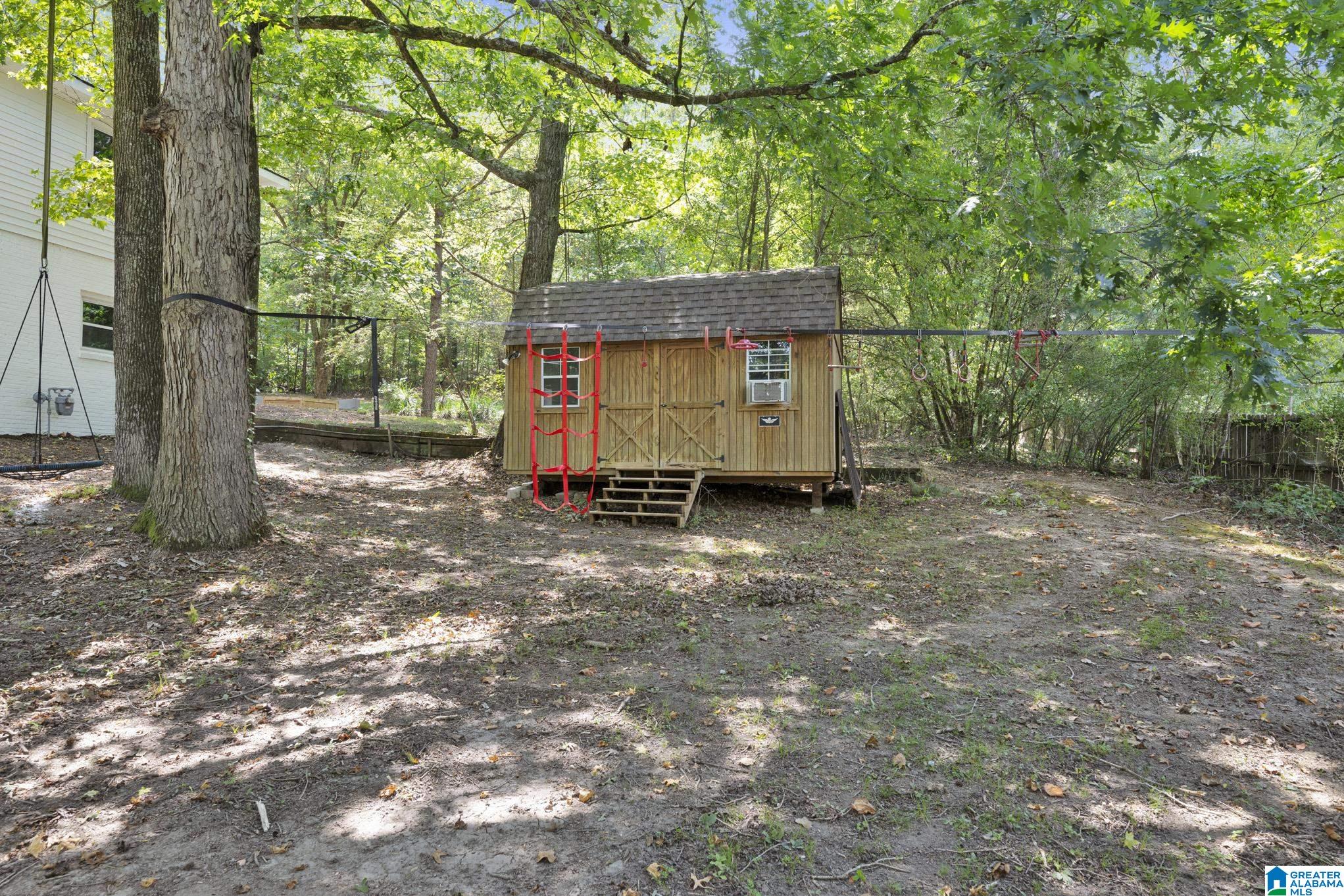 Photo 4 of Single family home for sale at 2236 Lisa Ann Dr Se, Leeds, AL 35094 | MLS# 21463263 | Listing updated on 2026-09-08