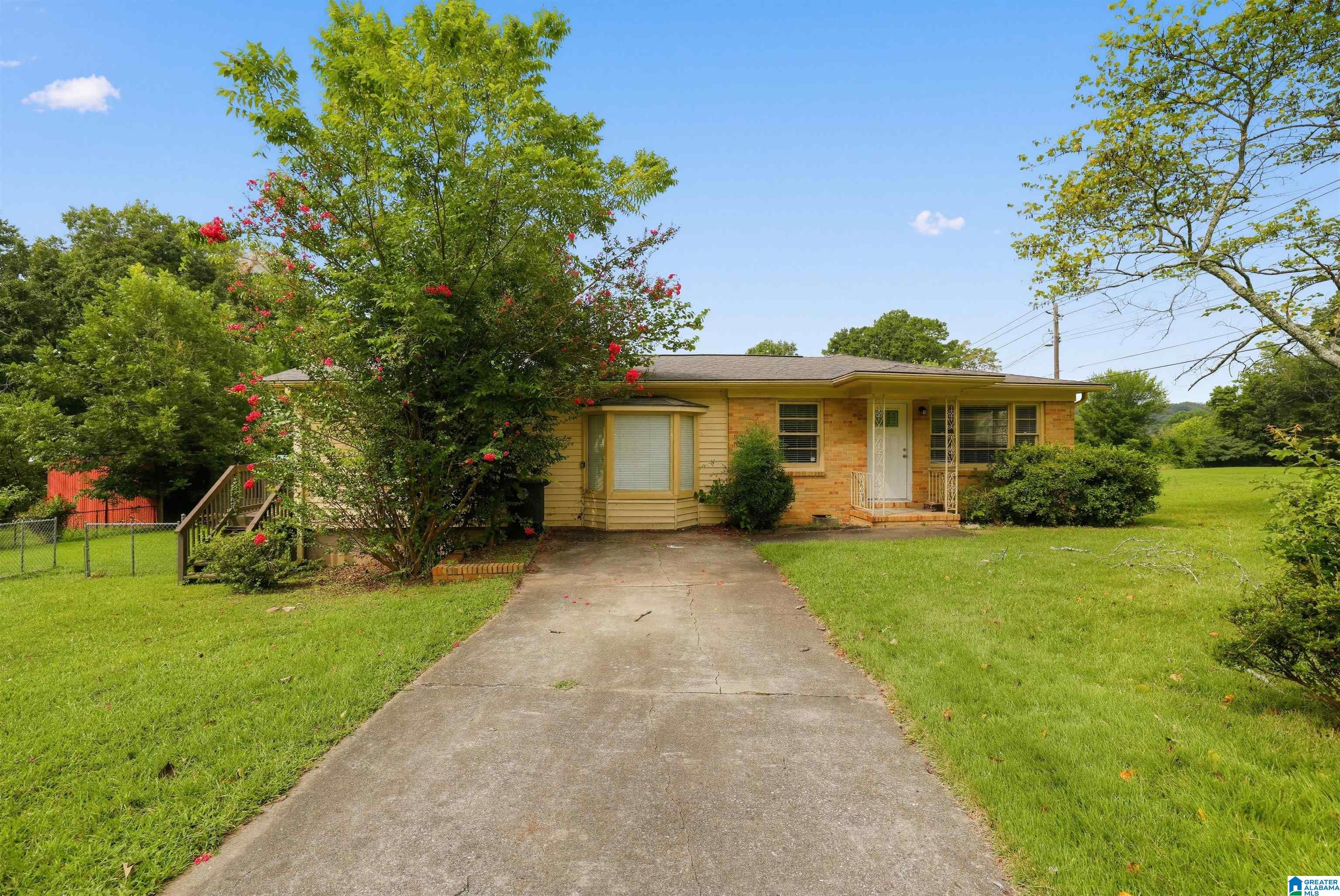 4th image of 1629 Lake Dr Ne, Center Point, AL 35215 | MLS# 21463264