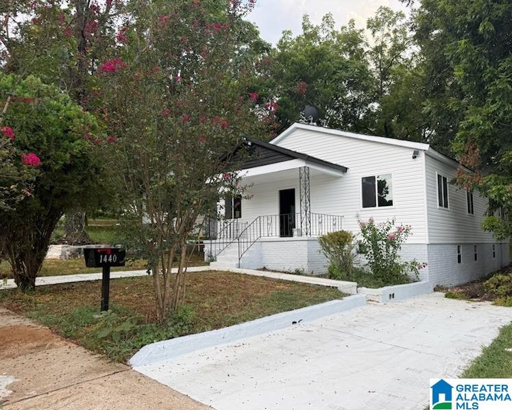 Photo 1 of Single family home for sale at 1440 16th Way Sw, Birmingham, AL 35211 | MLS# 21463279 | Listing updated on 2026-09-15
