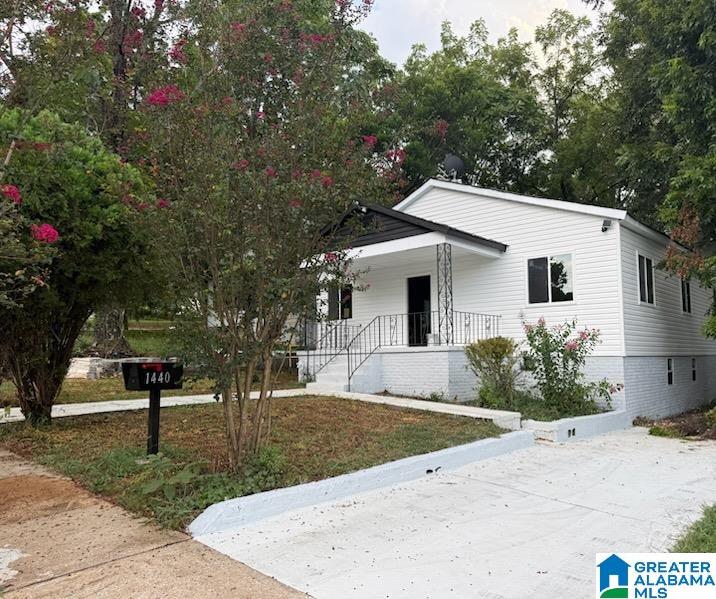 Photo 2 of Single family home for sale at 1440 16th Way Sw, Birmingham, AL 35211 | MLS# 21463279 | Listing updated on 2026-09-15