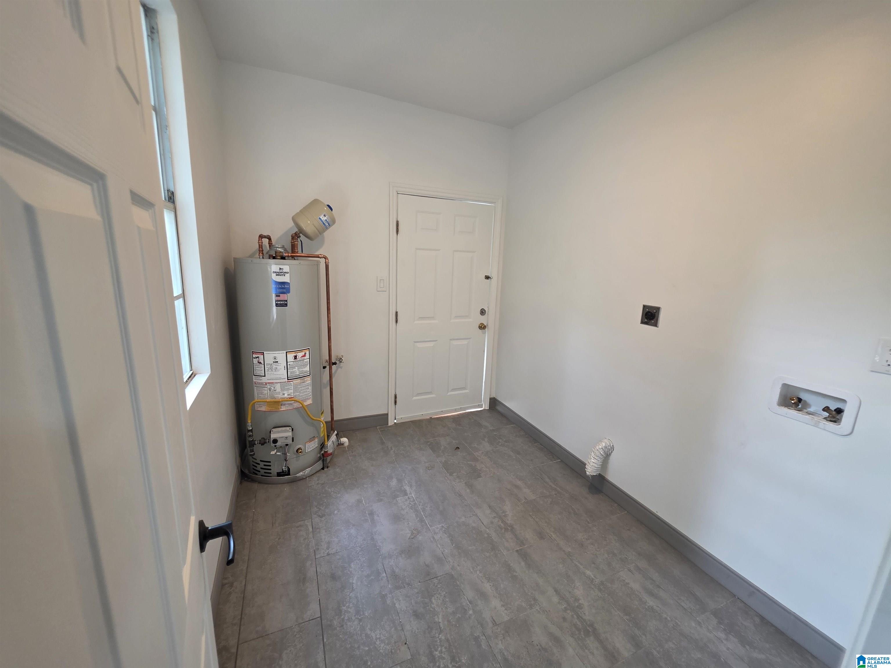 Photo 3 of Single family home for sale at 1440 16Th Way Sw, Birmingham, AL 35211 | MLS# 21463279 | Listing updated on 2026-09-15