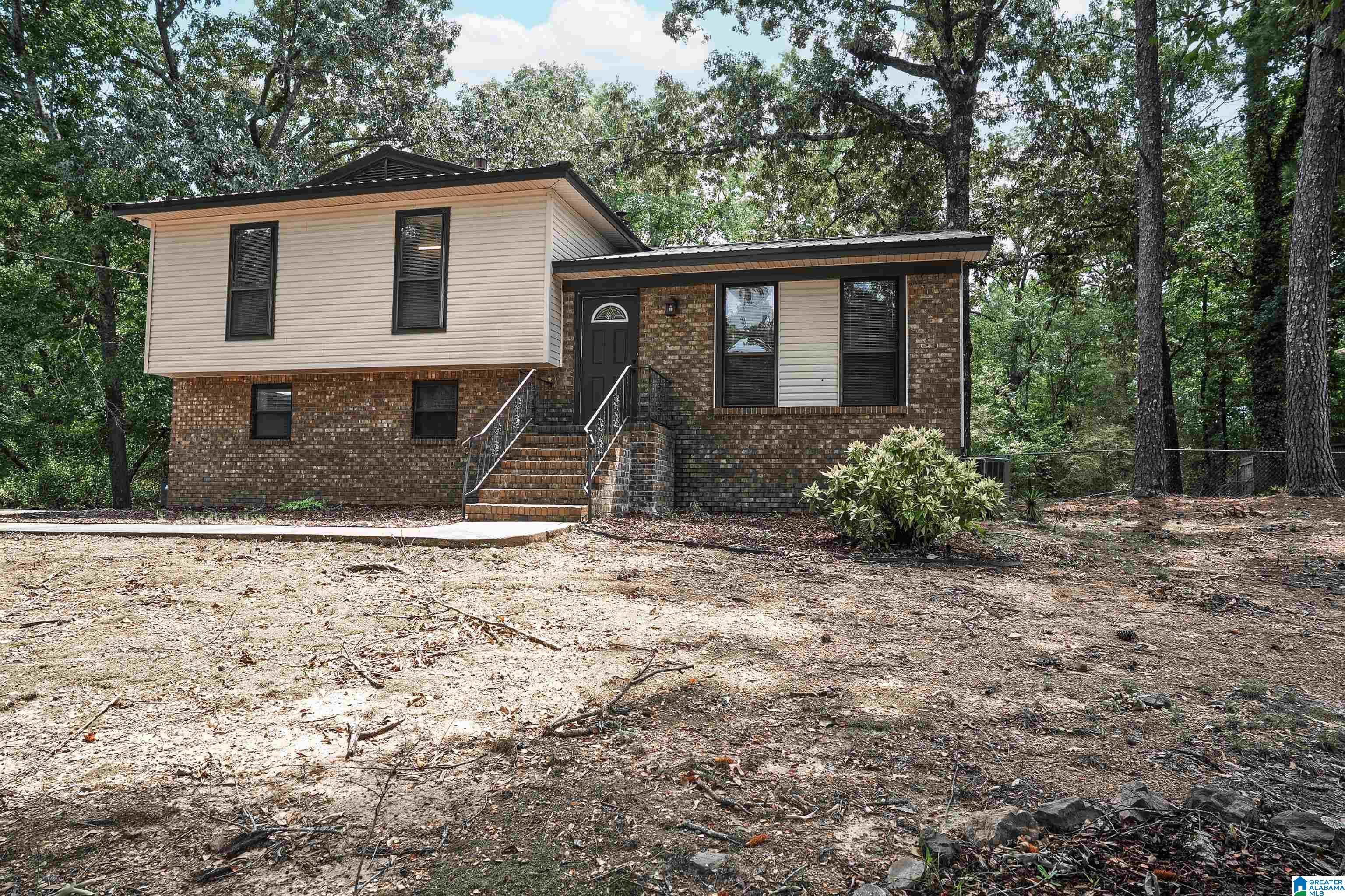 Photo 2 of Single family home for sale at 3213 Virginia Dr, Hueytown, AL 35023 | MLS# 21463296 | Listing updated on 2026-09-09
