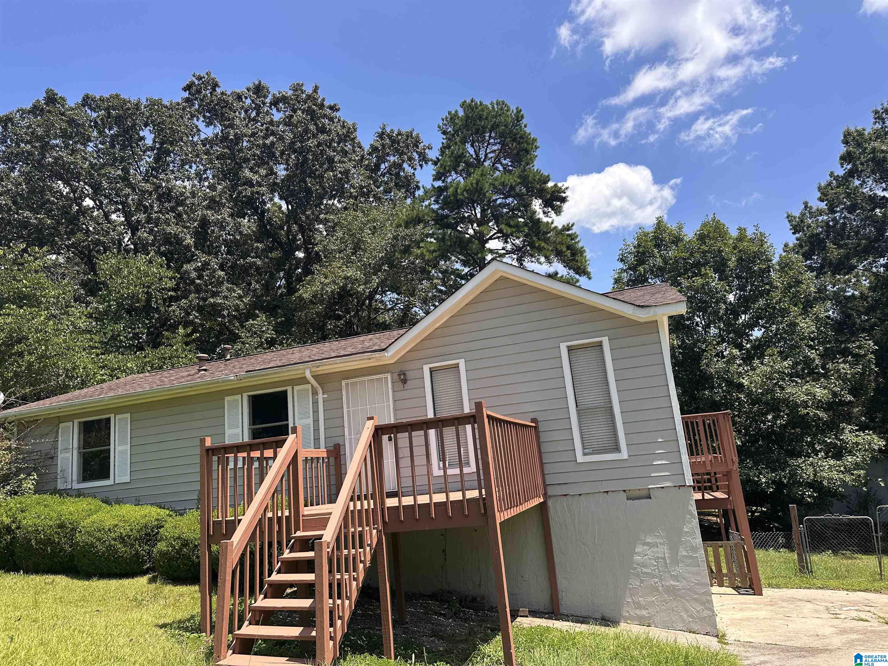 Photo 2 of Sale Pending at 1529 6th Way Nw, Birmingham, AL 35215 | MLS# 21463316 | Listing updated on 2026-09-16