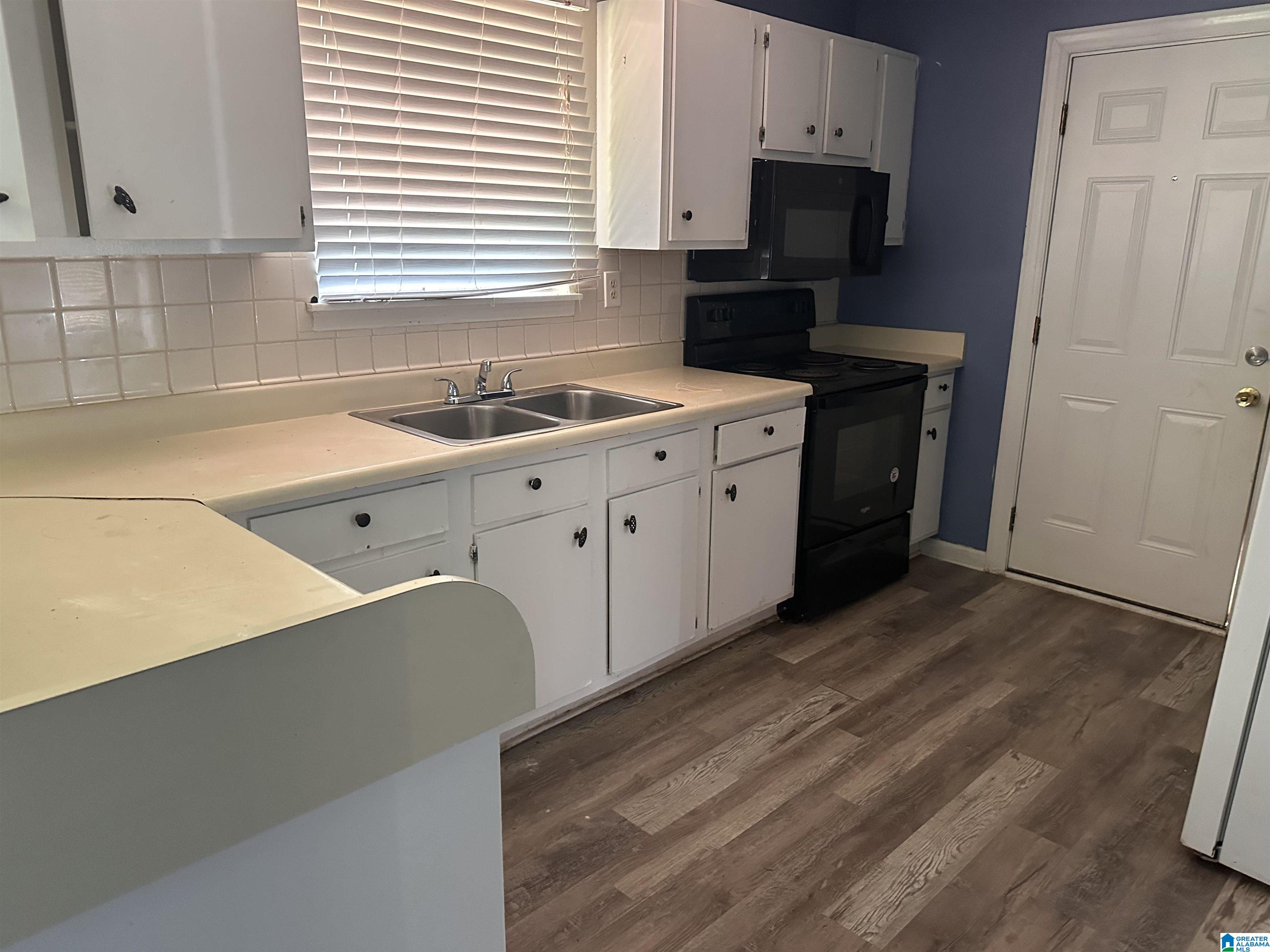 Photo 3 of Sale Pending at 1529 6Th Way Nw, Birmingham, AL 35215 | MLS# 21463316 | Listing updated on 2026-09-16