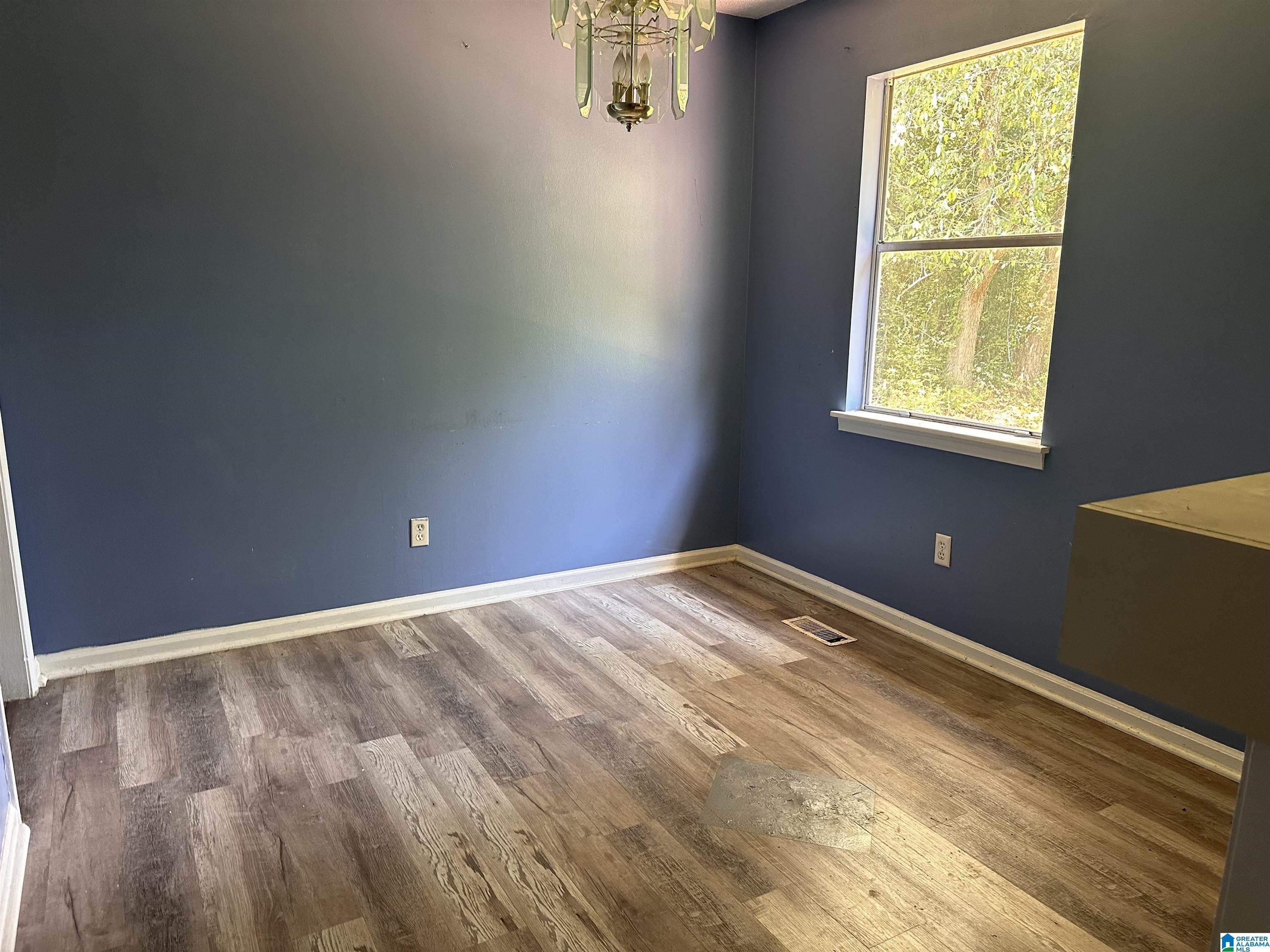 Photo 4 of Sale Pending at 1529 6Th Way Nw, Birmingham, AL 35215 | MLS# 21463316 | Listing updated on 2026-09-16