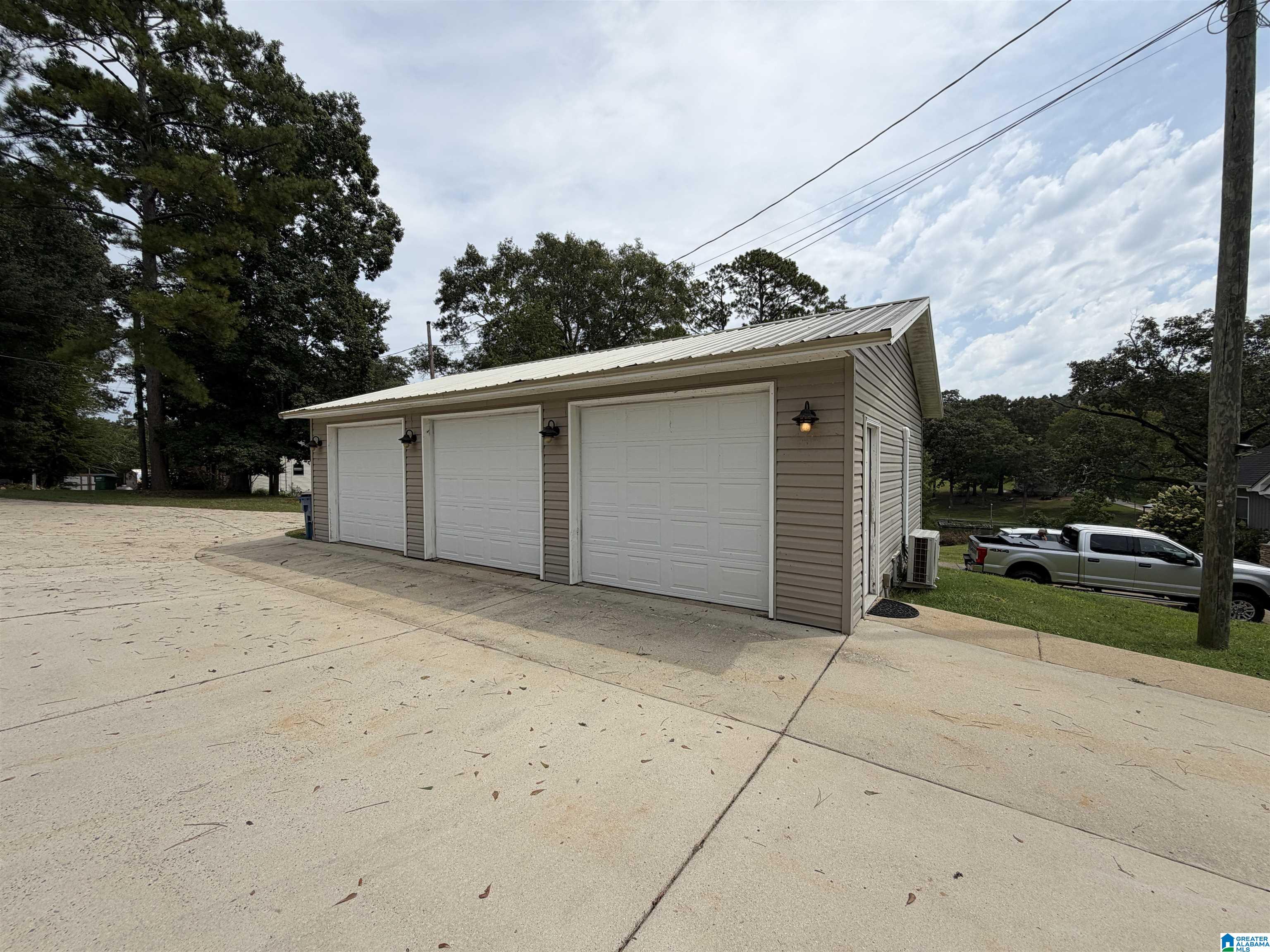 Photo 3 of Single family home for sale at 100 Camelot Lane, Talladega, AL 35160 | MLS# 21463372 | Listing updated on 2026-09-25