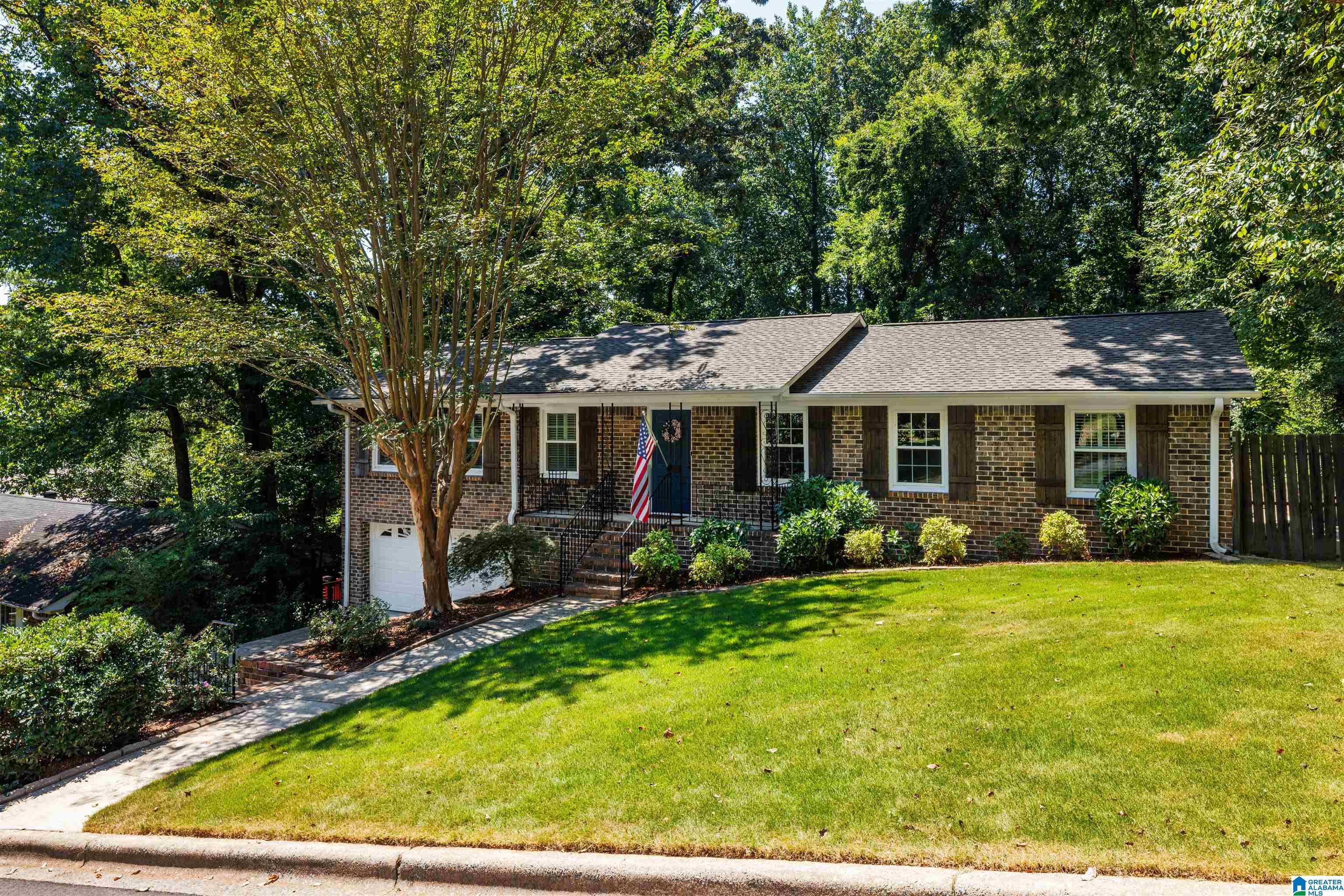 Photo 3 of Sale Pending at 1416 Sunshine Dr, Birmingham, AL 35213 | MLS# 21463375 | Listing updated on 2026-09-08