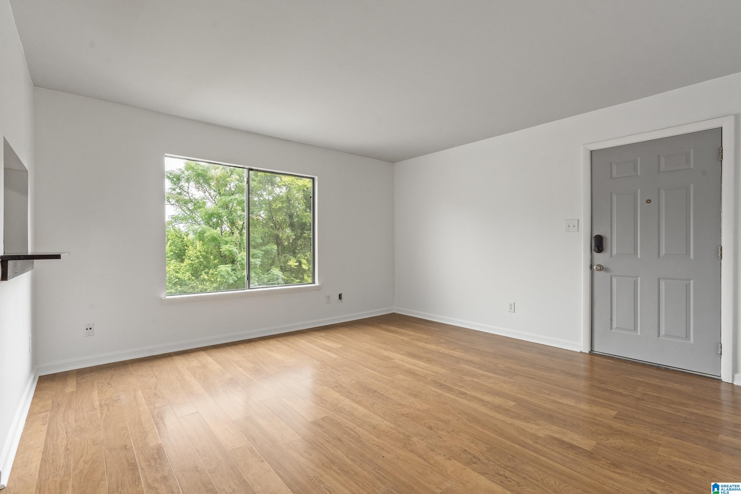 Photo 3 of Condo for sale at 3350 Altamont Road #C5, Birmingham, AL 35205 | MLS# 21463428 | Listing updated on 2026-09-14
