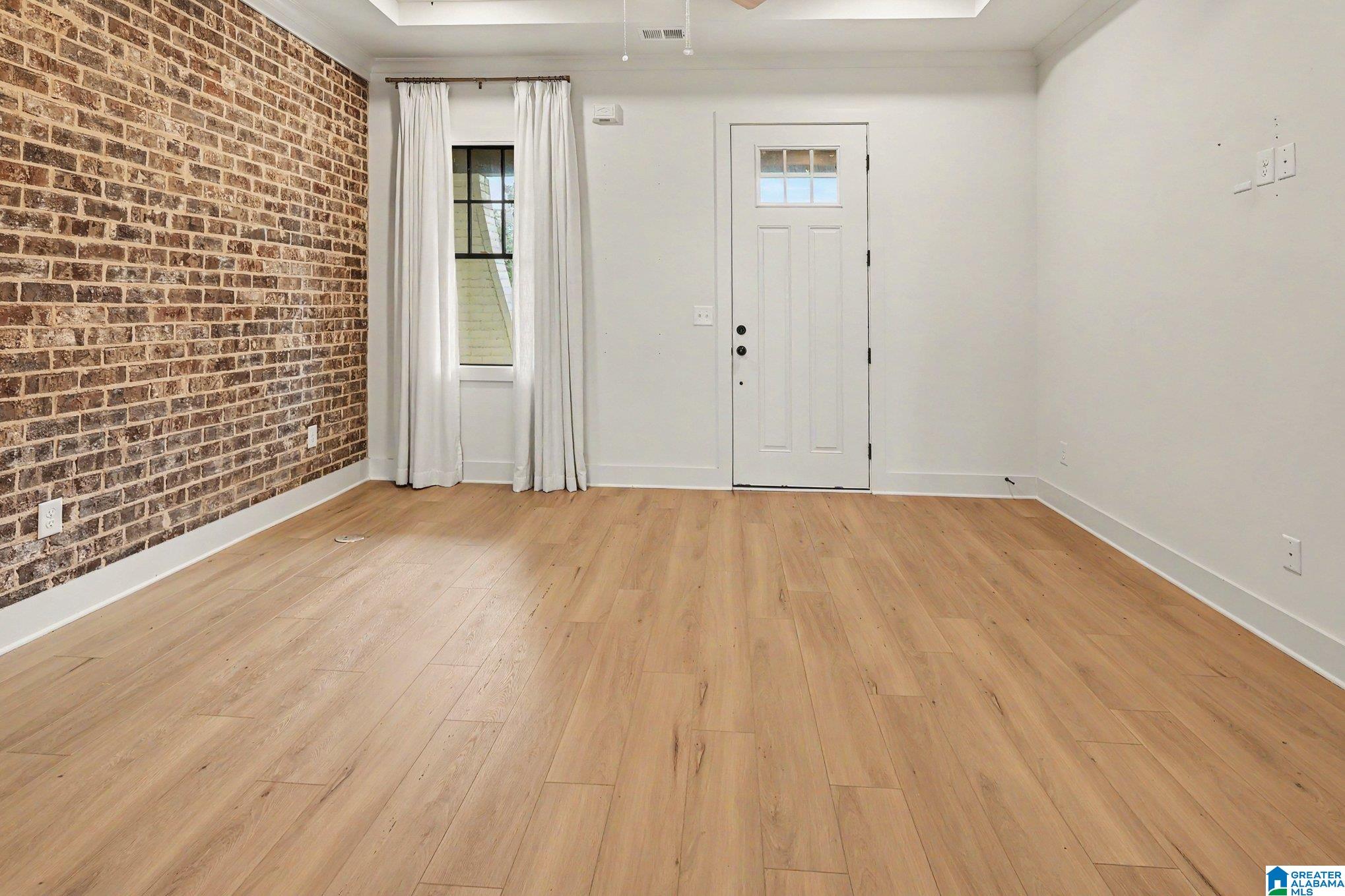 3rd image of 1046 Windsor Dr, Hoover, AL 35242 | MLS# 21463478
