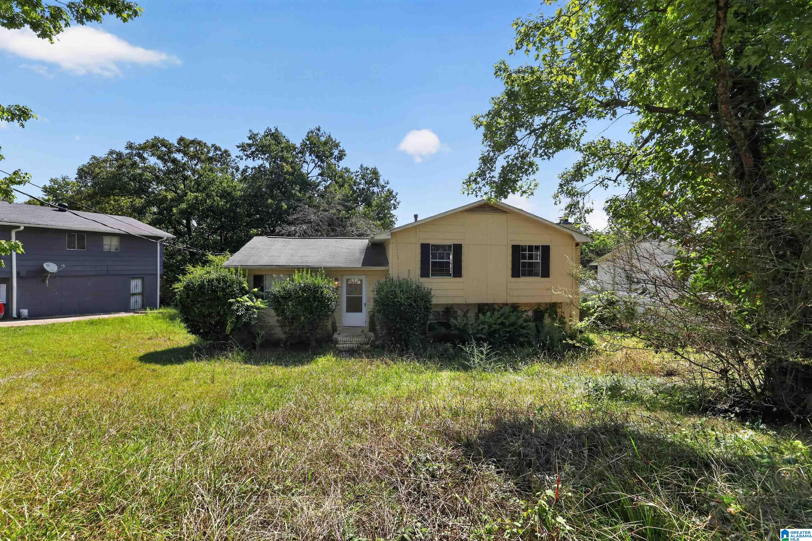 Photo 2 of Single family home for sale at 2811 Arrowhead Dr Ne, Birmingham, AL 35215 | MLS# 21463511 | Listing updated on 2026-09-03