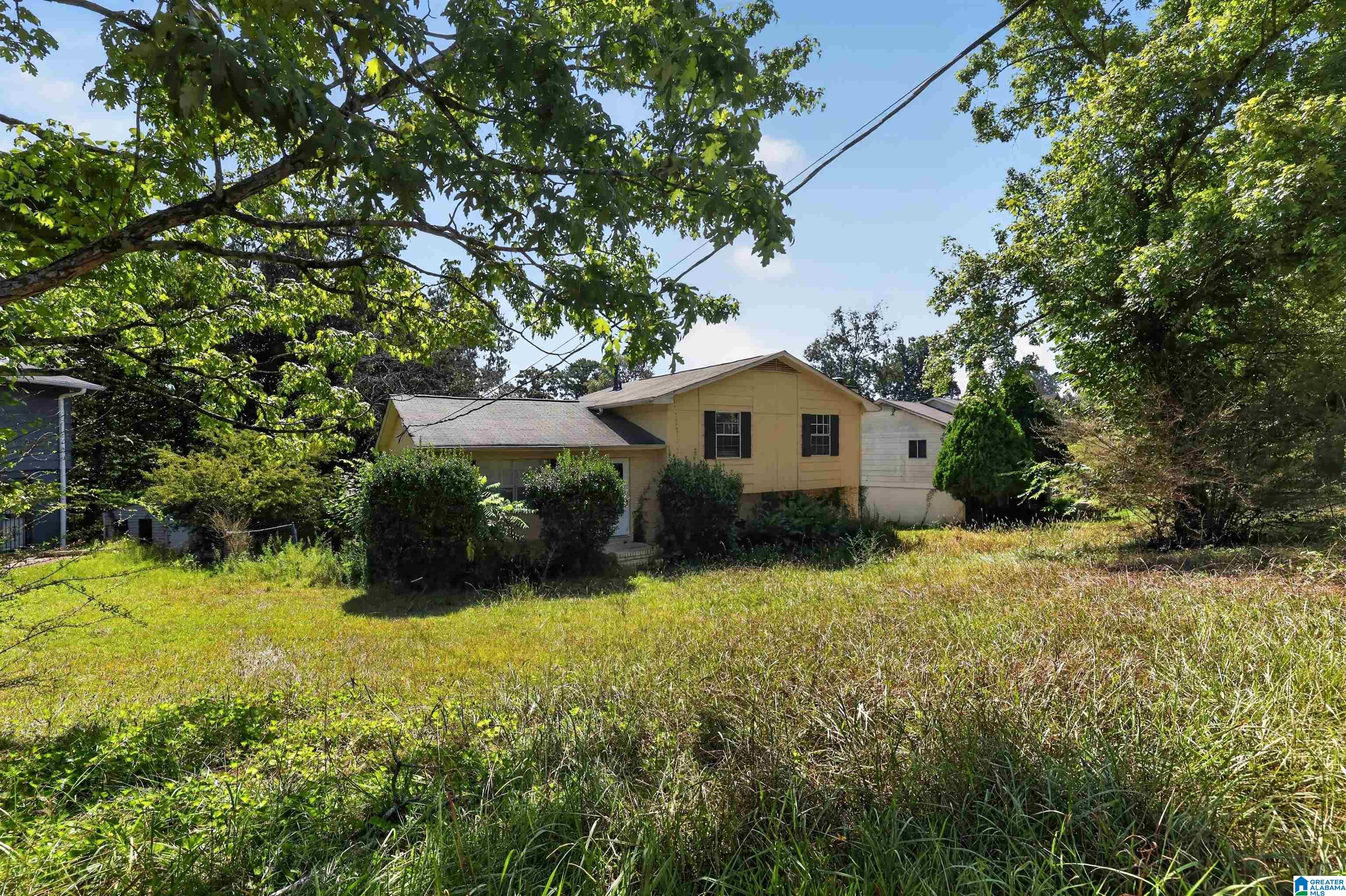 Photo 3 of Single family home for sale at 2811 Arrowhead Dr Ne, Birmingham, AL 35215 | MLS# 21463511 | Listing updated on 2026-09-03