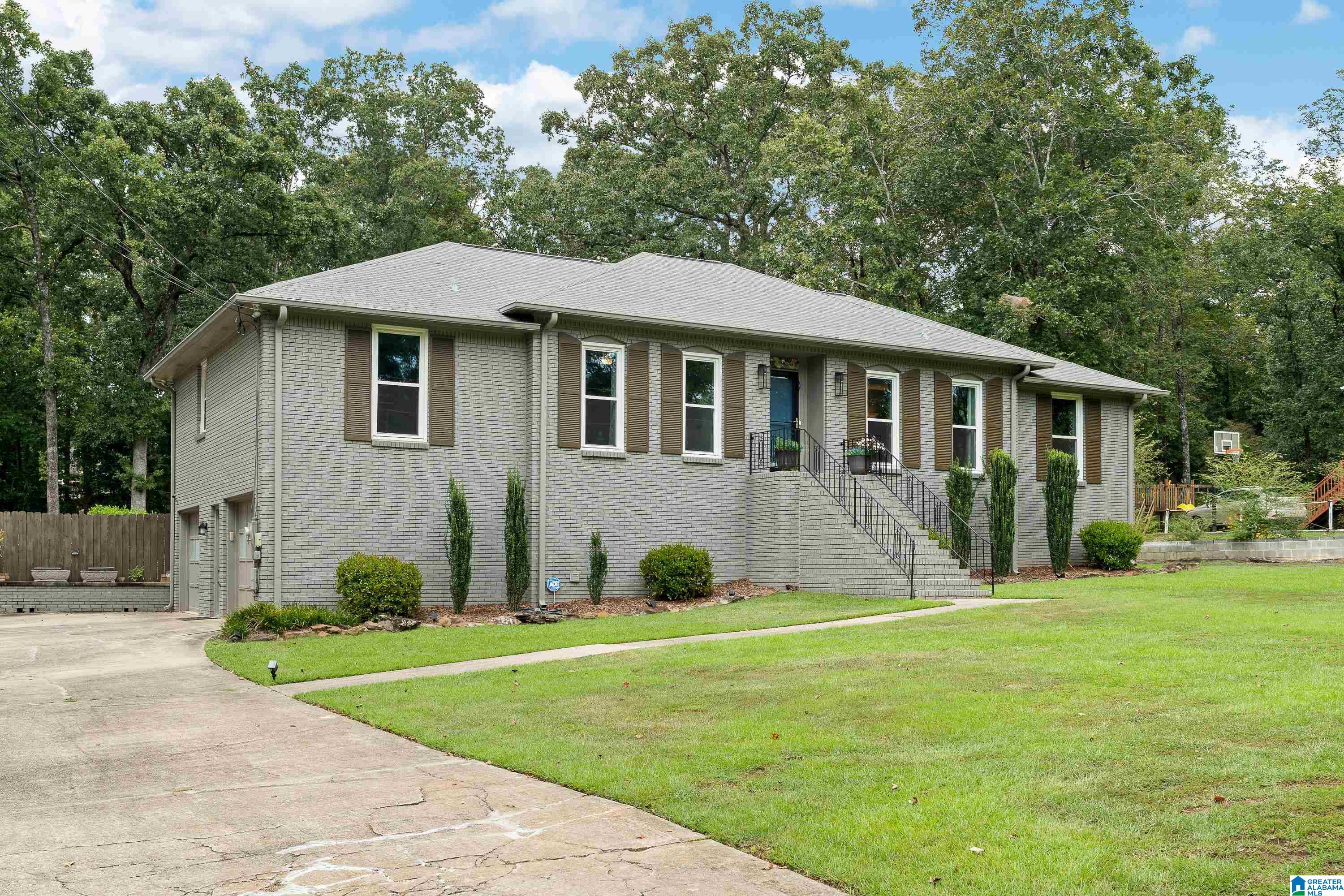 Photo 2 of Sale Pending at 3432 Tamassee Lane, Hoover, AL 35226 | MLS# 21463532 | Listing updated on 2026-09-06