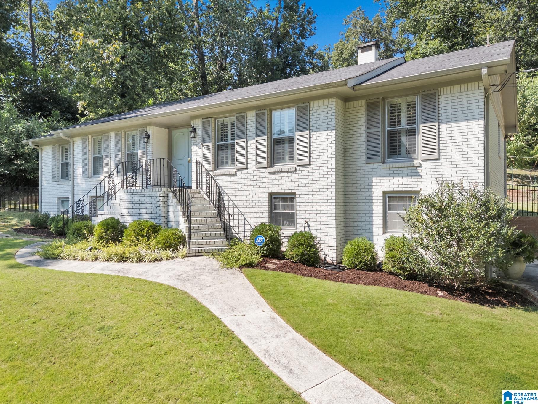 2nd image of 618 Winwood Dr, Vestavia Hills, AL 35226 | MLS# 21463553