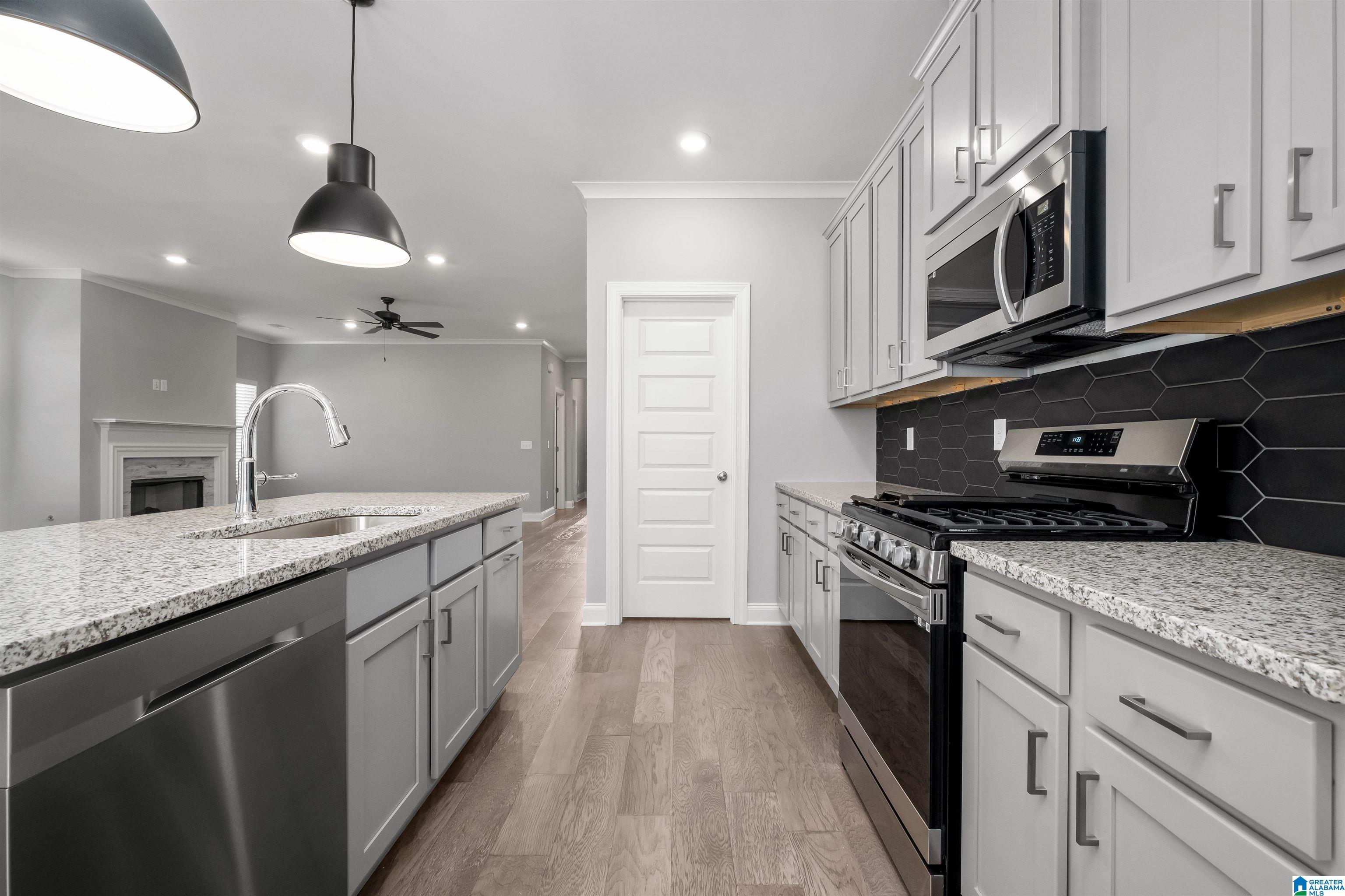 Photo 2 of Single family home for sale at 216 Ridge Boulevard, Alabaster, AL 35007 | MLS# 21463589 | Listing updated on 2026-08-31