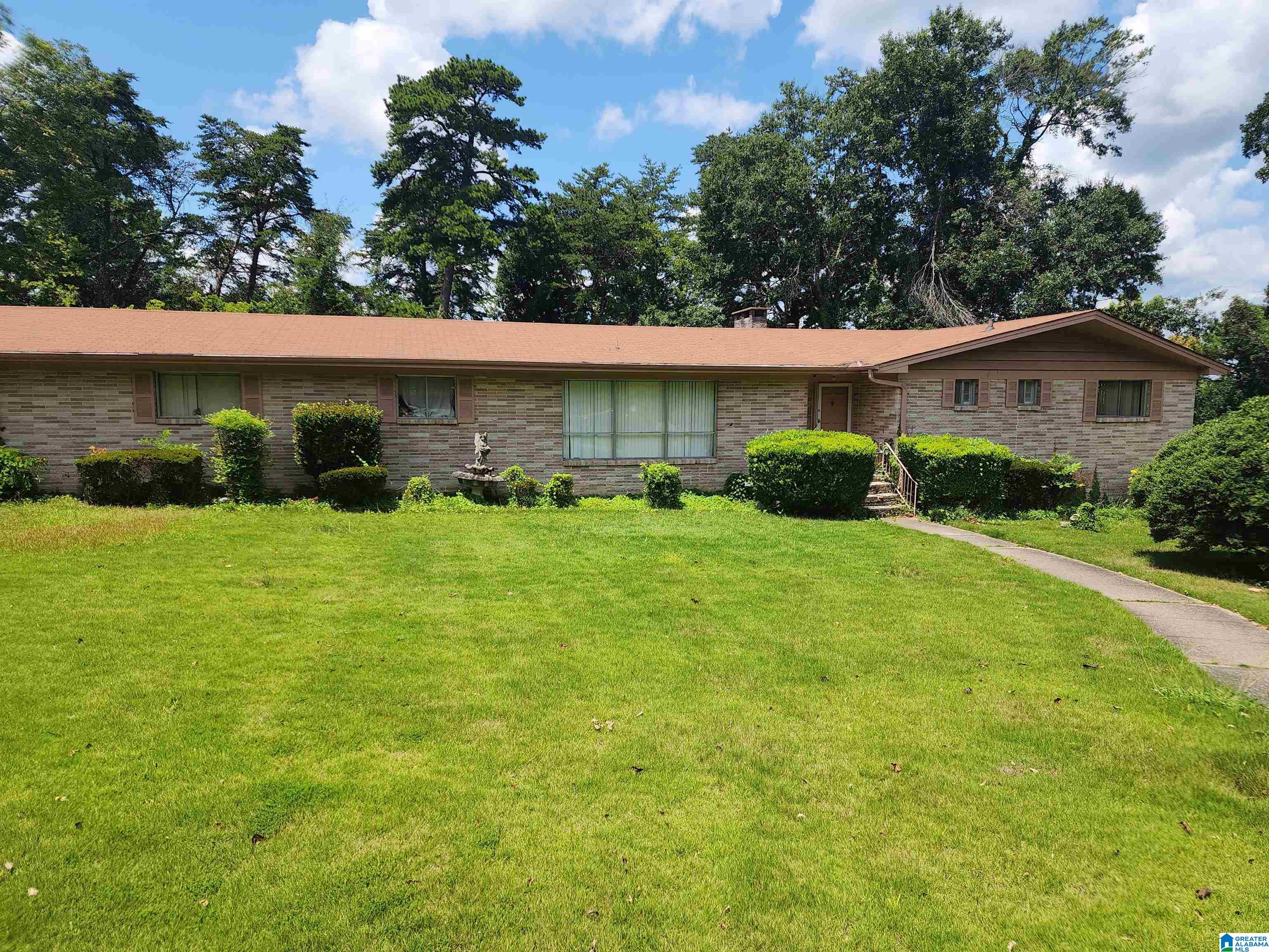 Photo 1 of Single family home for sale at 814 Skyline Circle, Bessemer, AL 35020 | MLS# 21463595 | Listing updated on 2026-08-31