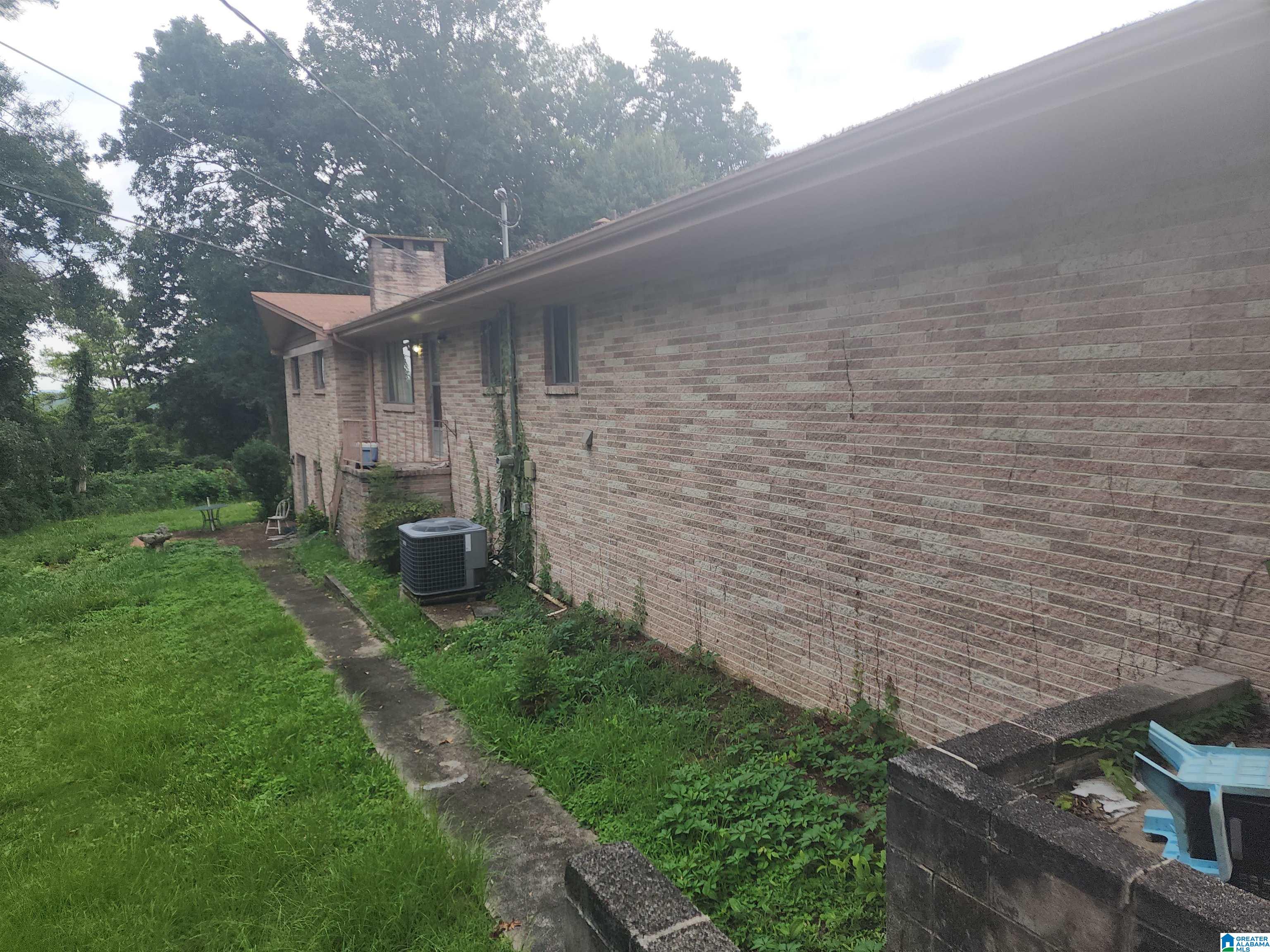 Photo 2 of Single family home for sale at 814 Skyline Circle, Bessemer, AL 35020 | MLS# 21463595 | Listing updated on 2026-08-31