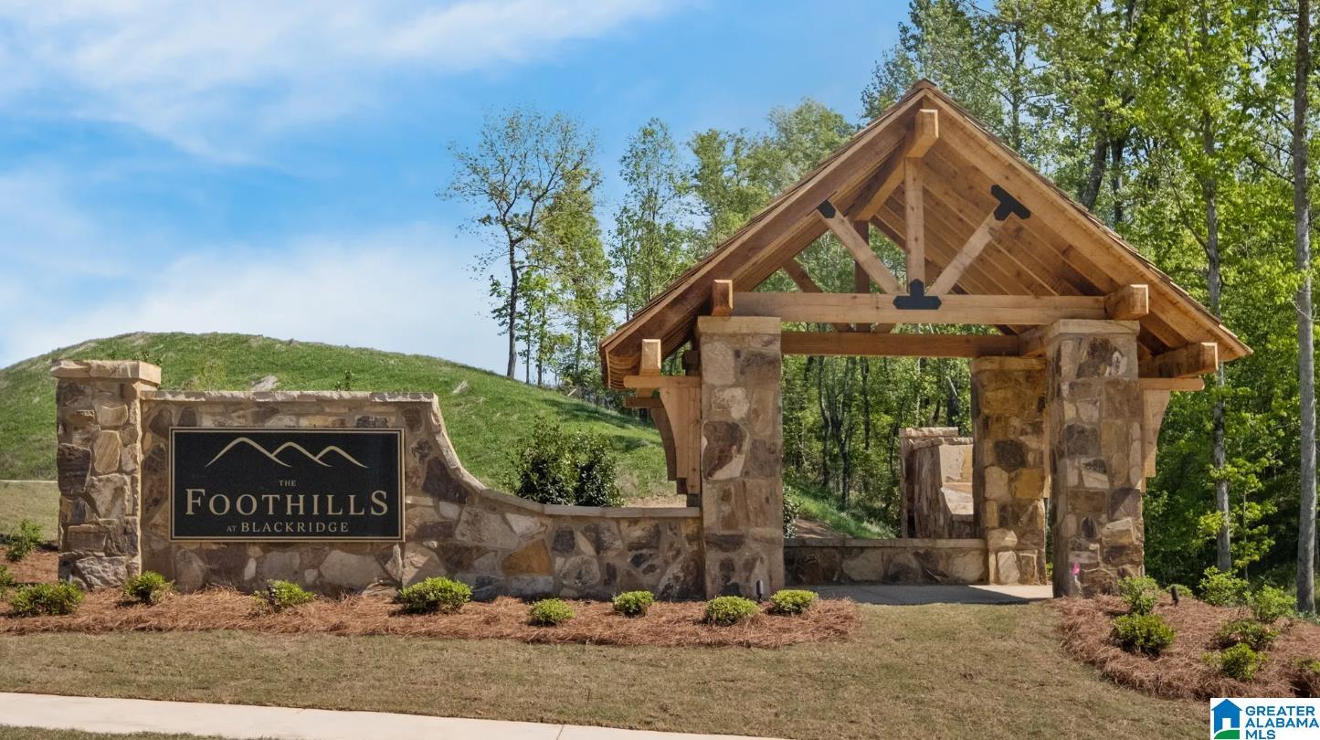 Photo 3 of Single family home for sale at 30 Blackridge Crest, Hoover, AL 35244 | MLS# 21463600 | Listing updated on 2026-08-31