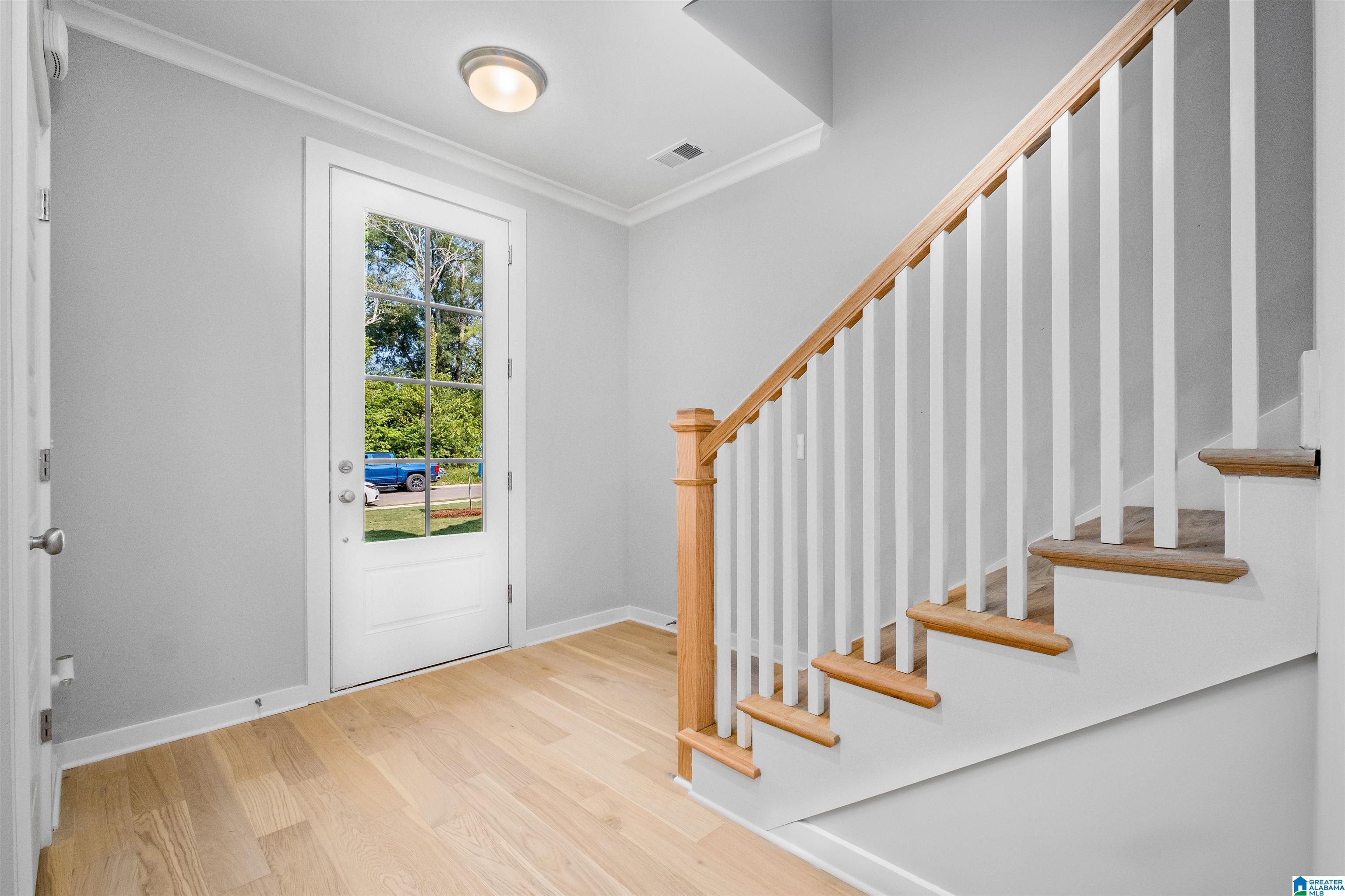 Photo 3 of Single family home for sale at 104 Highland Ridge Dr, Alabaster, AL 35007 | MLS# 21463605 | Listing updated on 2026-09-25