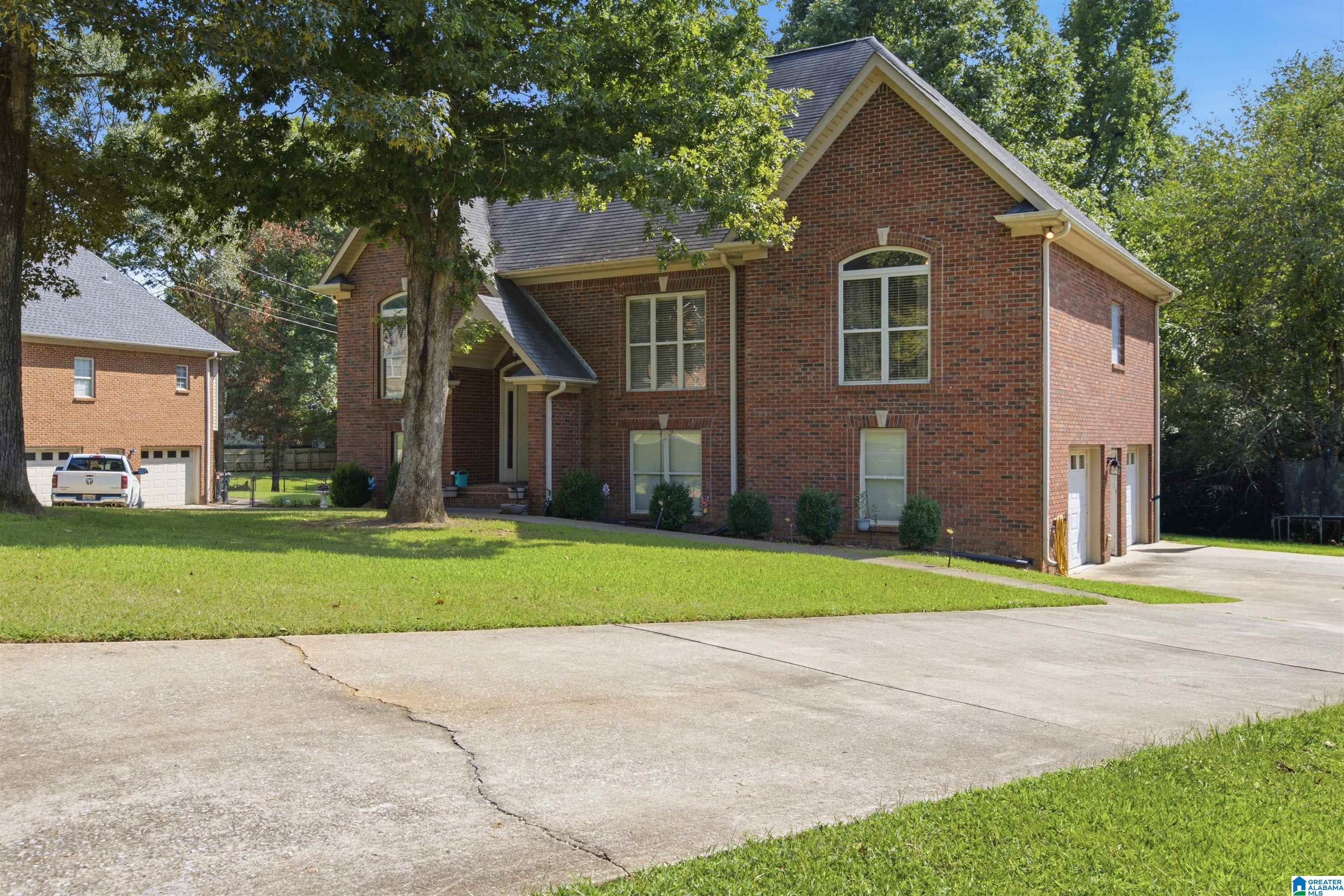 Photo 3 of Single family home for sale at 7836 Rock Crk Cir, Bessemer, AL 35023 | MLS# 21463627 | Listing updated on 2026-09-14