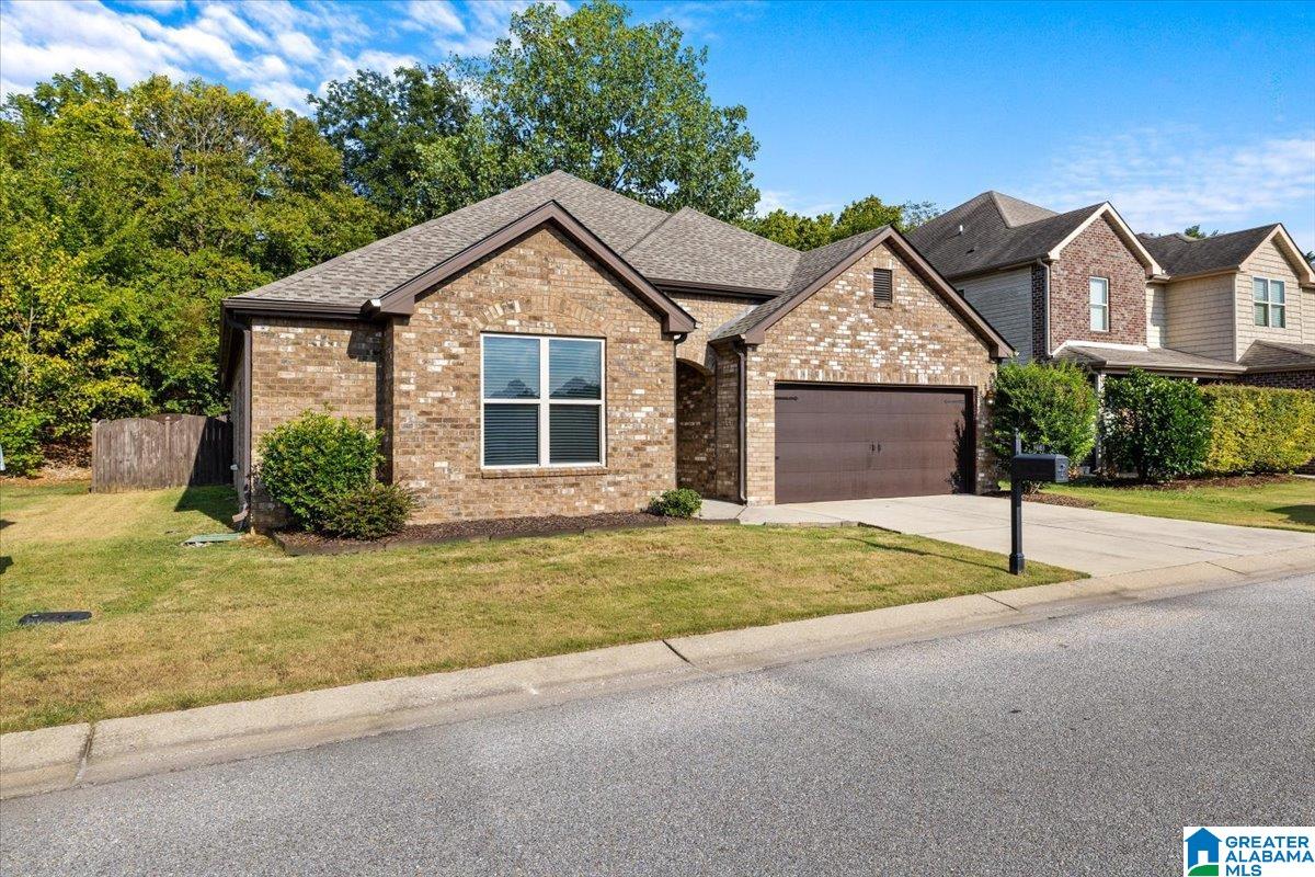 Photo 3 of Sale Pending at 208 Creekside Ct, Pelham, AL 35124 | MLS# 21463654 | Listing updated on 2026-09-02