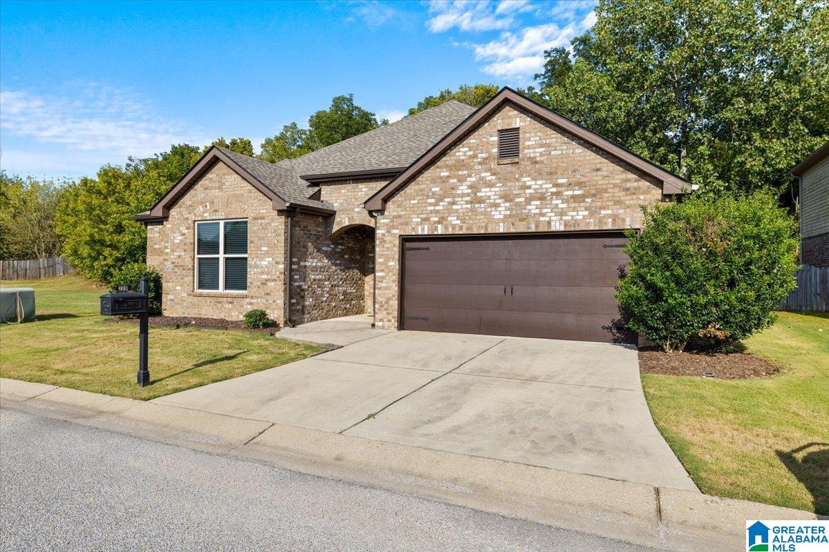 Photo 3 of Sale Pending at 208 Creekside Ct, Pelham, AL 35124 | MLS# 21463654 | Listing updated on 2026-09-02